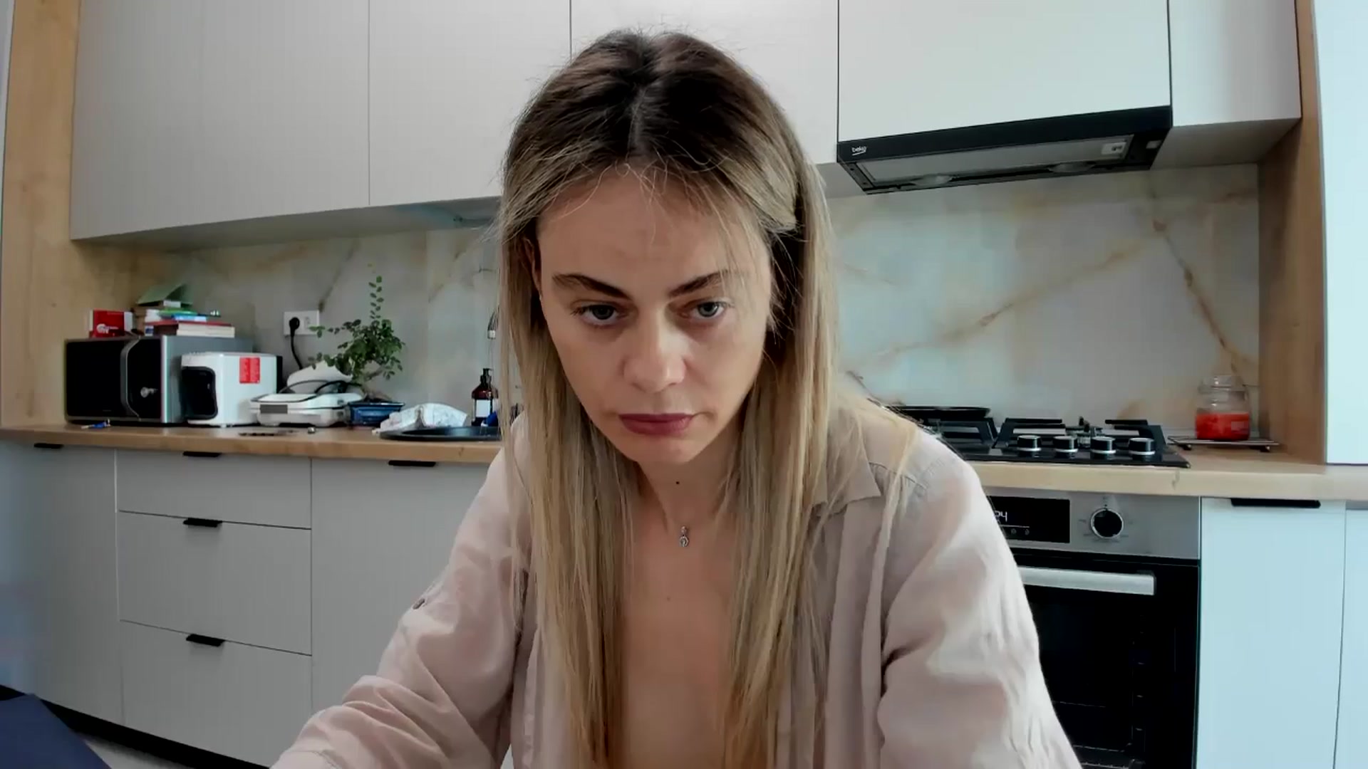 Gallery image thumbnail from DebbyPaige's myfreecams stream on, 07/18/2024, 08:32 image 14 of 20