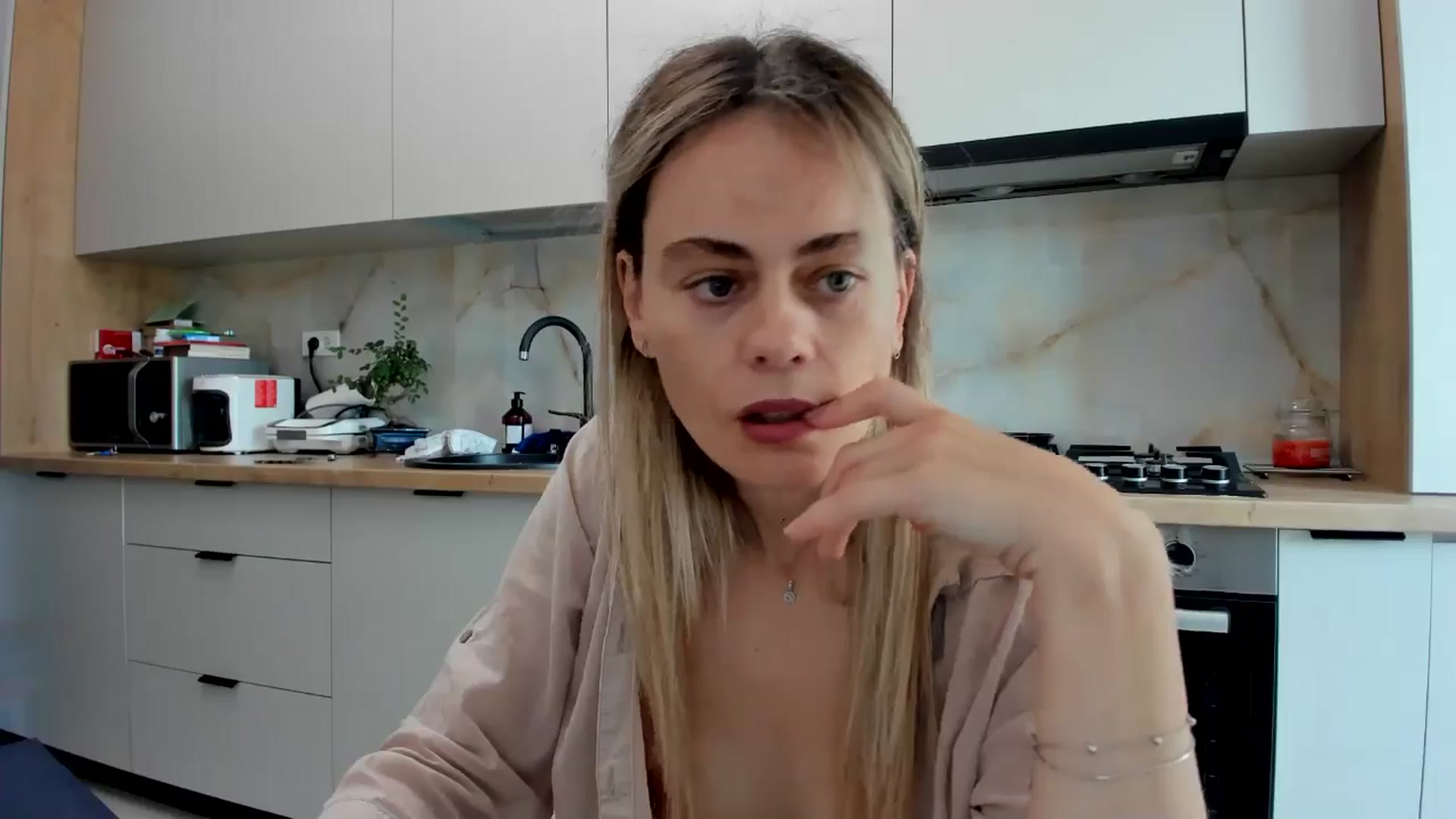 Gallery image thumbnail from DebbyPaige's myfreecams stream on, 07/18/2024, 08:32 image 4 of 20