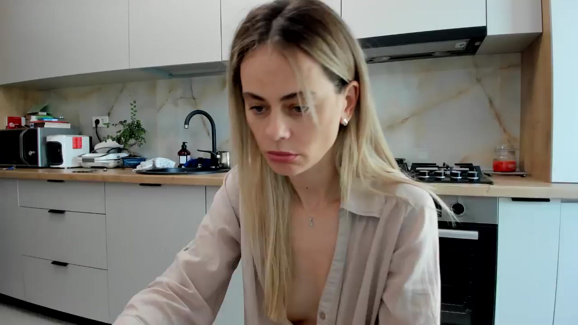 Gallery image thumbnail from DebbyPaige's myfreecams stream on, 07/18/2024, 09:56 image 11 of 20