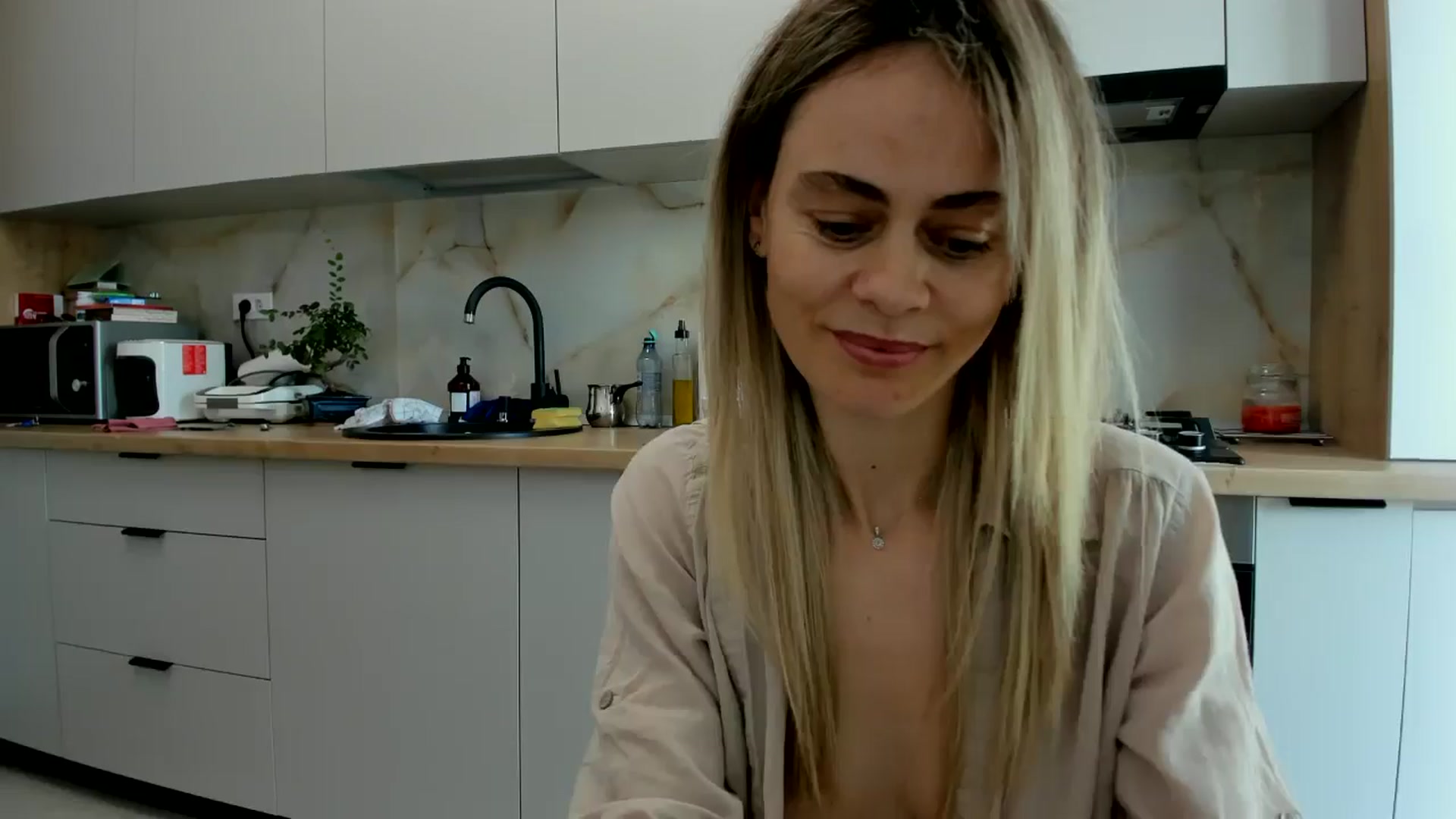 Gallery image thumbnail from DebbyPaige's myfreecams stream on, 07/18/2024, 10:12 image 3 of 20