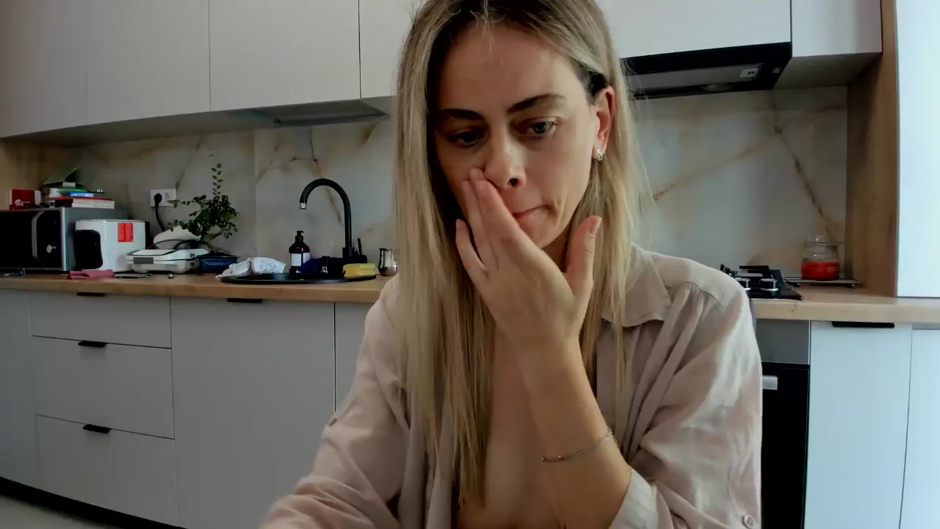 Gallery image thumbnail from DebbyPaige's myfreecams stream on, 07/18/2024, 10:12 image 6 of 20