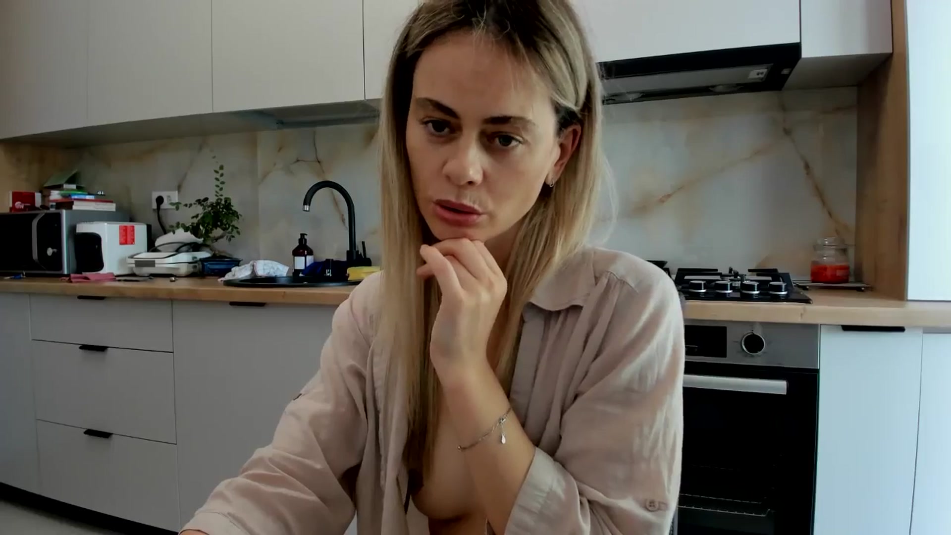 Gallery image thumbnail from DebbyPaige's myfreecams stream on, 07/18/2024, 10:12 image 14 of 20