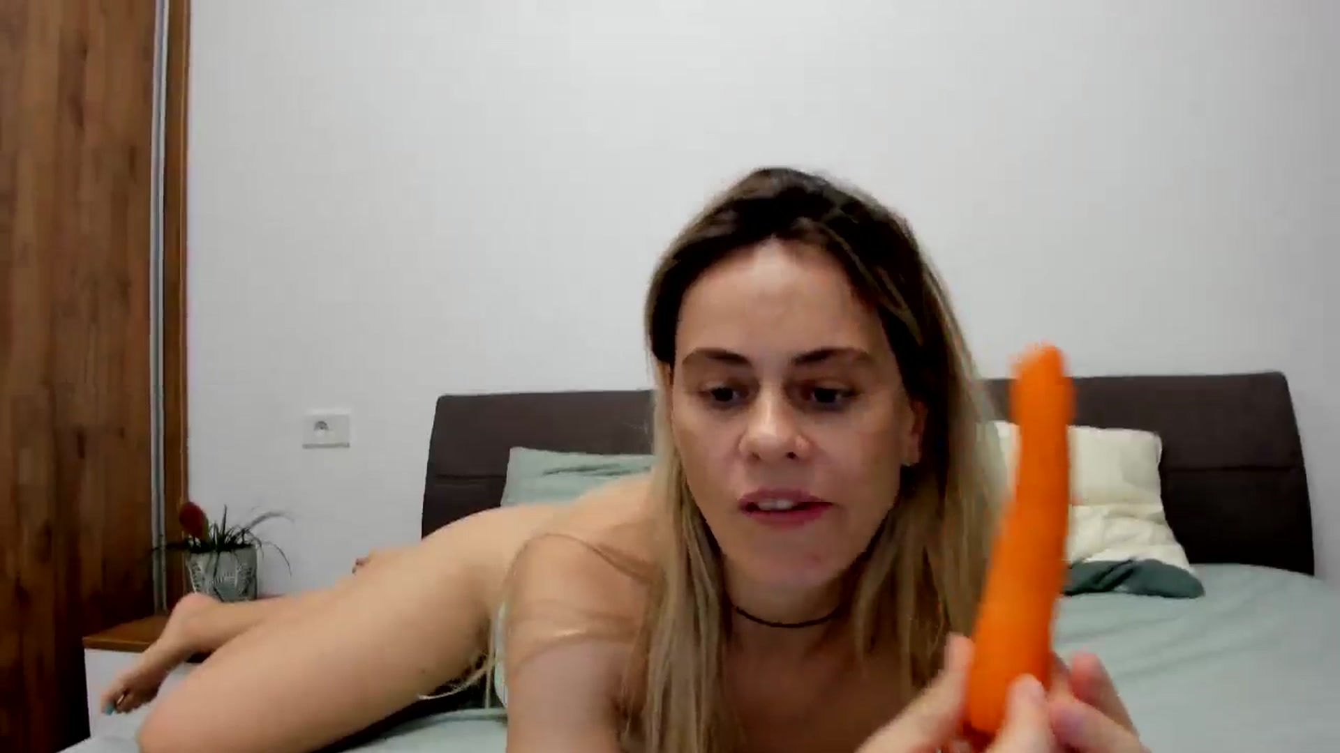 Gallery image thumbnail from DebbyPaige's myfreecams stream on, 07/22/2024, 21:28 image 15 of 20