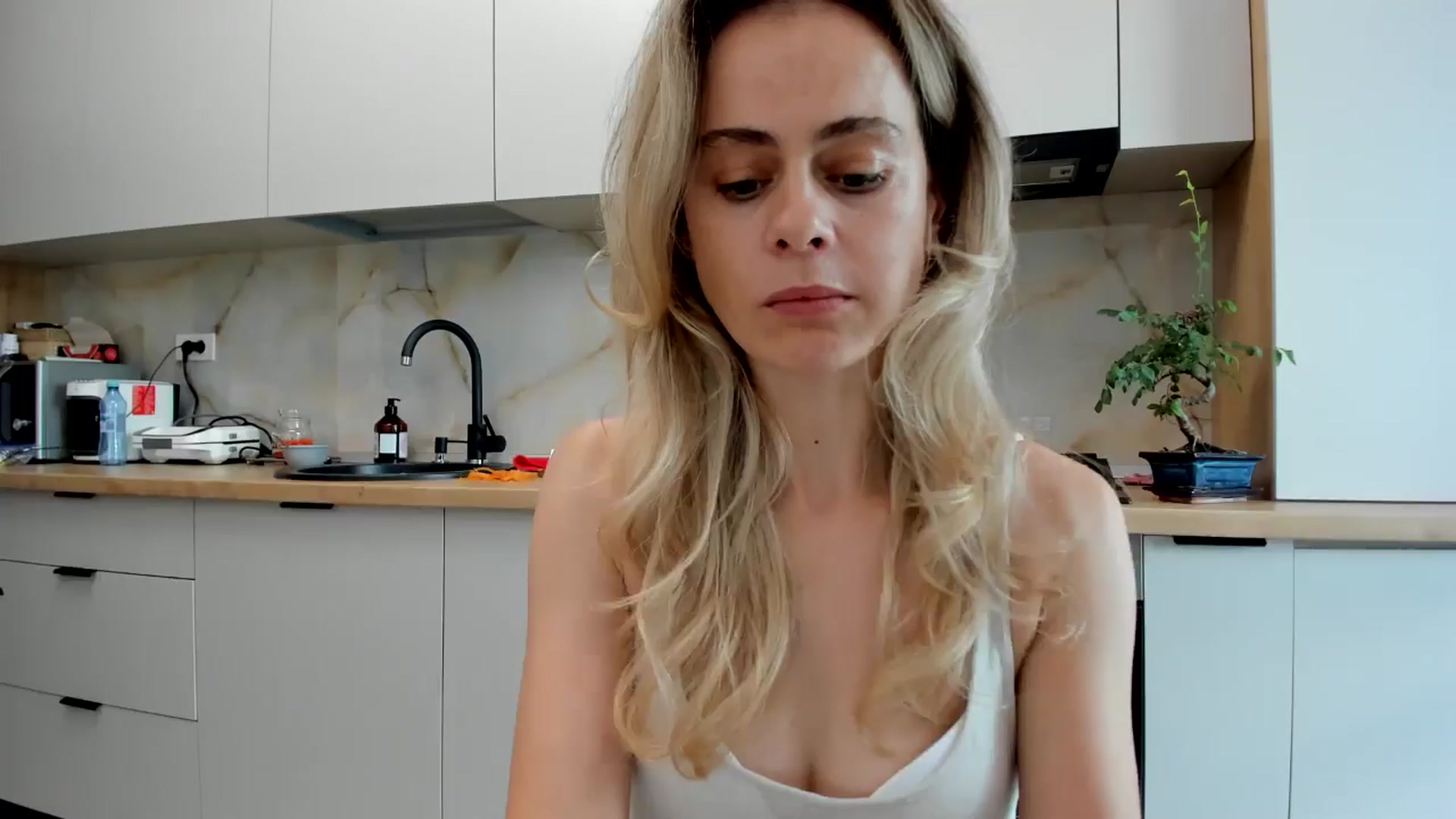 Gallery image thumbnail from DebbyPaige's myfreecams stream on, 07/23/2024, 13:17 image 3 of 20