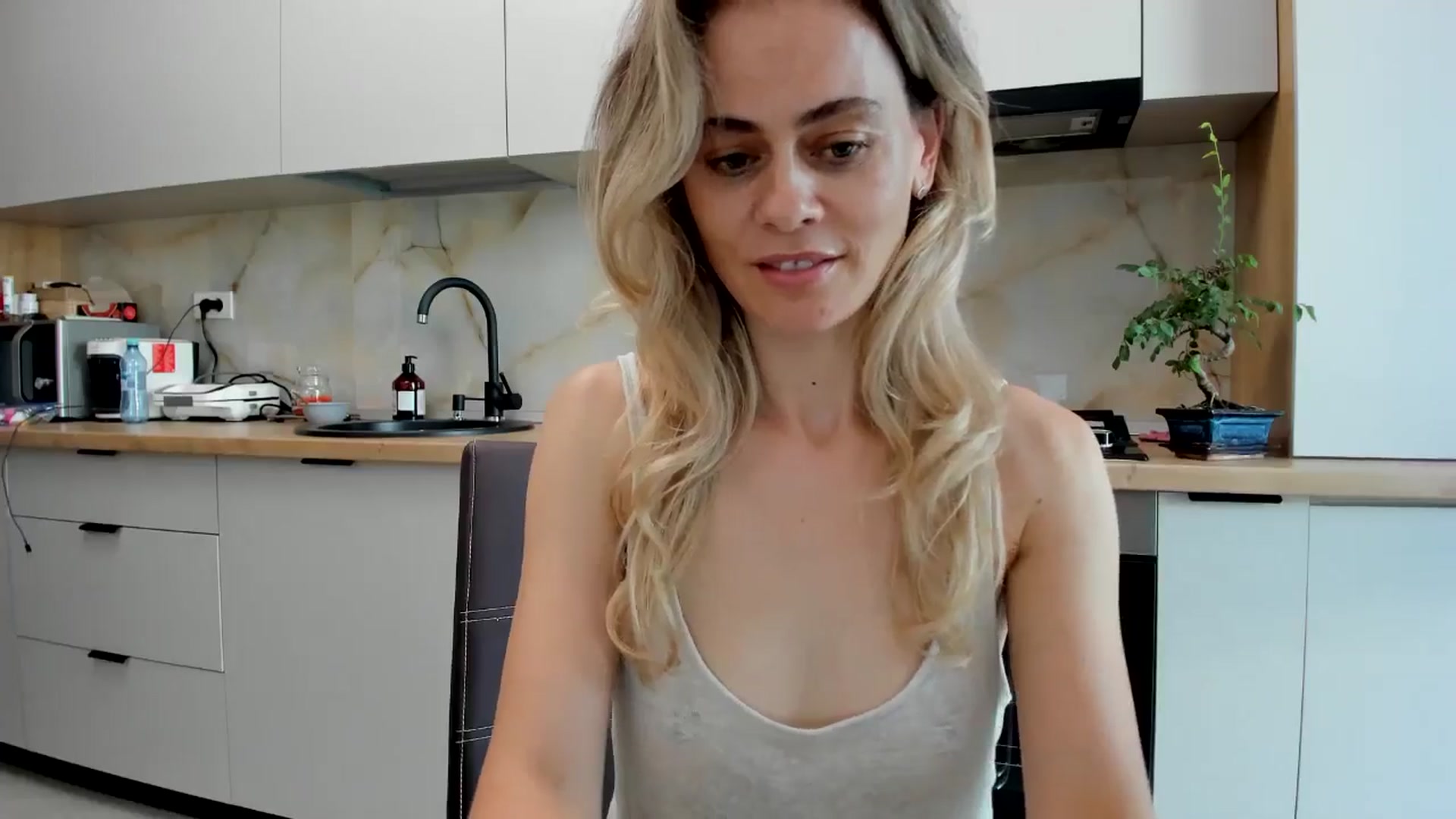 Gallery image thumbnail from DebbyPaige's myfreecams stream on, 07/23/2024, 14:52 image 16 of 20