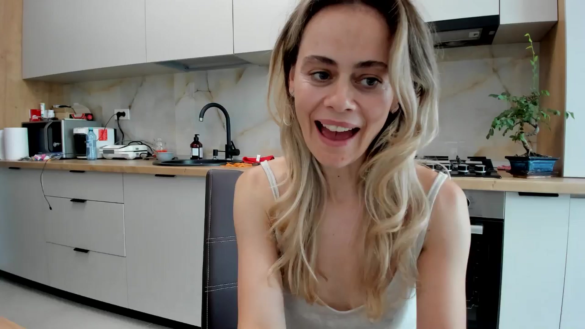 Gallery image thumbnail from DebbyPaige's myfreecams stream on, 07/23/2024, 14:52 image 9 of 20