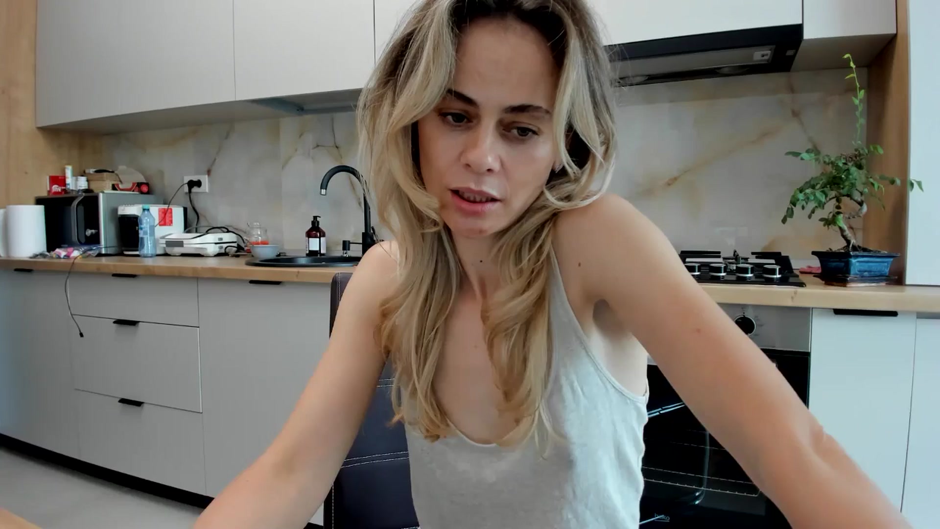 Gallery image thumbnail from DebbyPaige's myfreecams stream on, 07/23/2024, 14:52 image 11 of 20