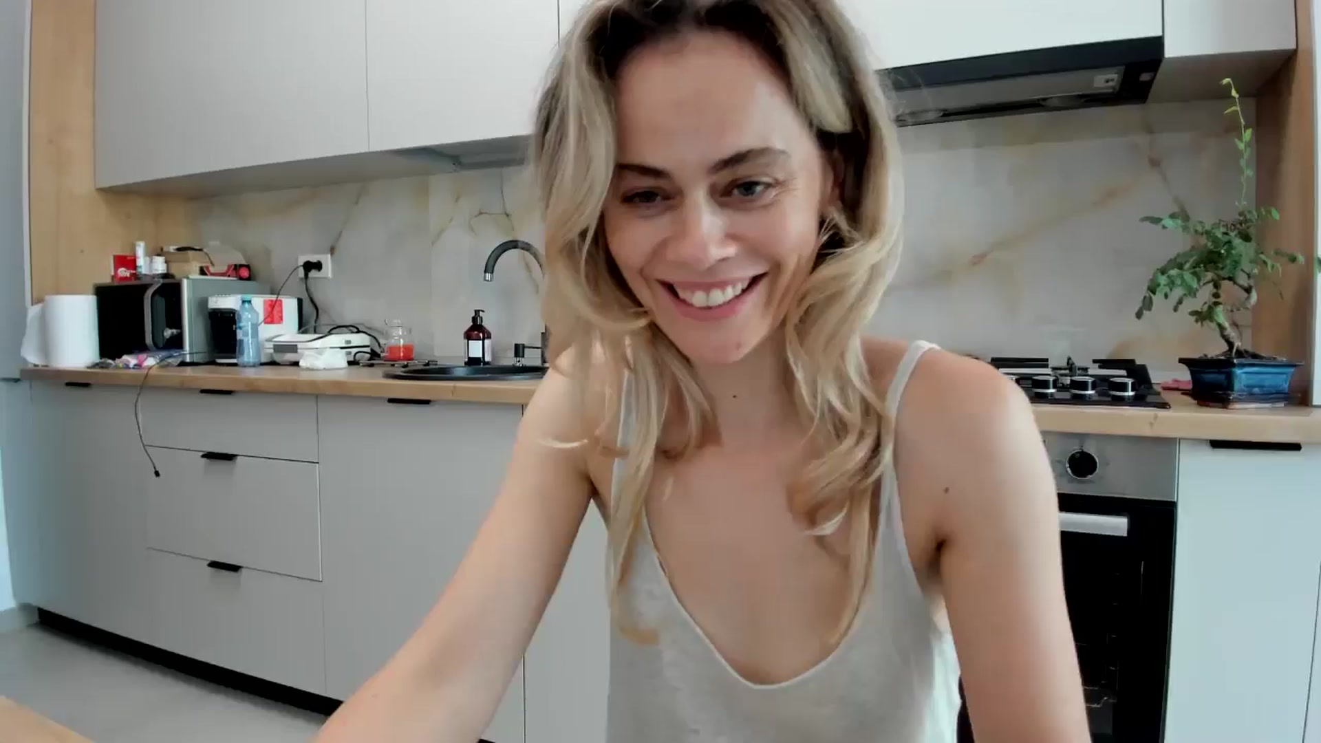 Gallery image thumbnail from DebbyPaige's myfreecams stream on, 07/23/2024, 16:48 image 8 of 20