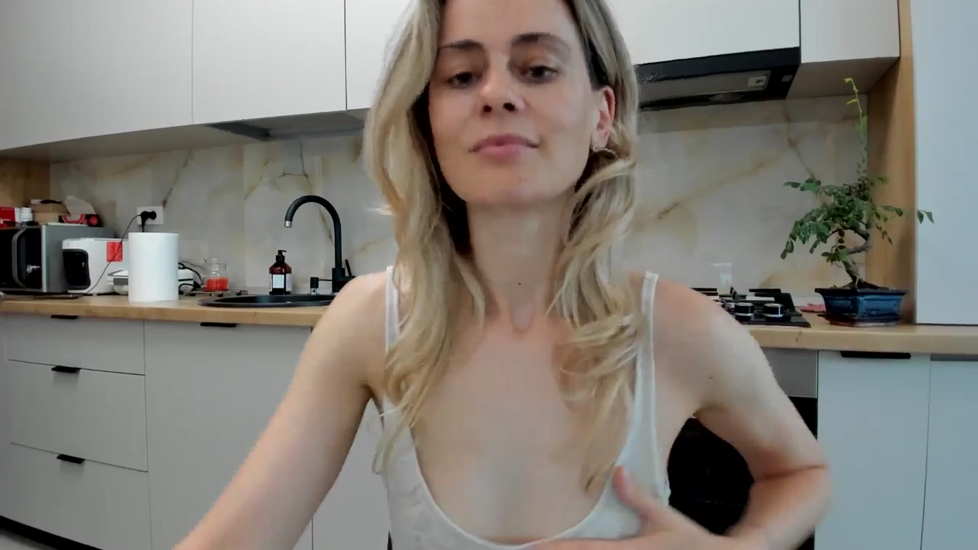 Gallery image thumbnail from DebbyPaige's myfreecams stream on, 07/23/2024, 17:00 image 16 of 20