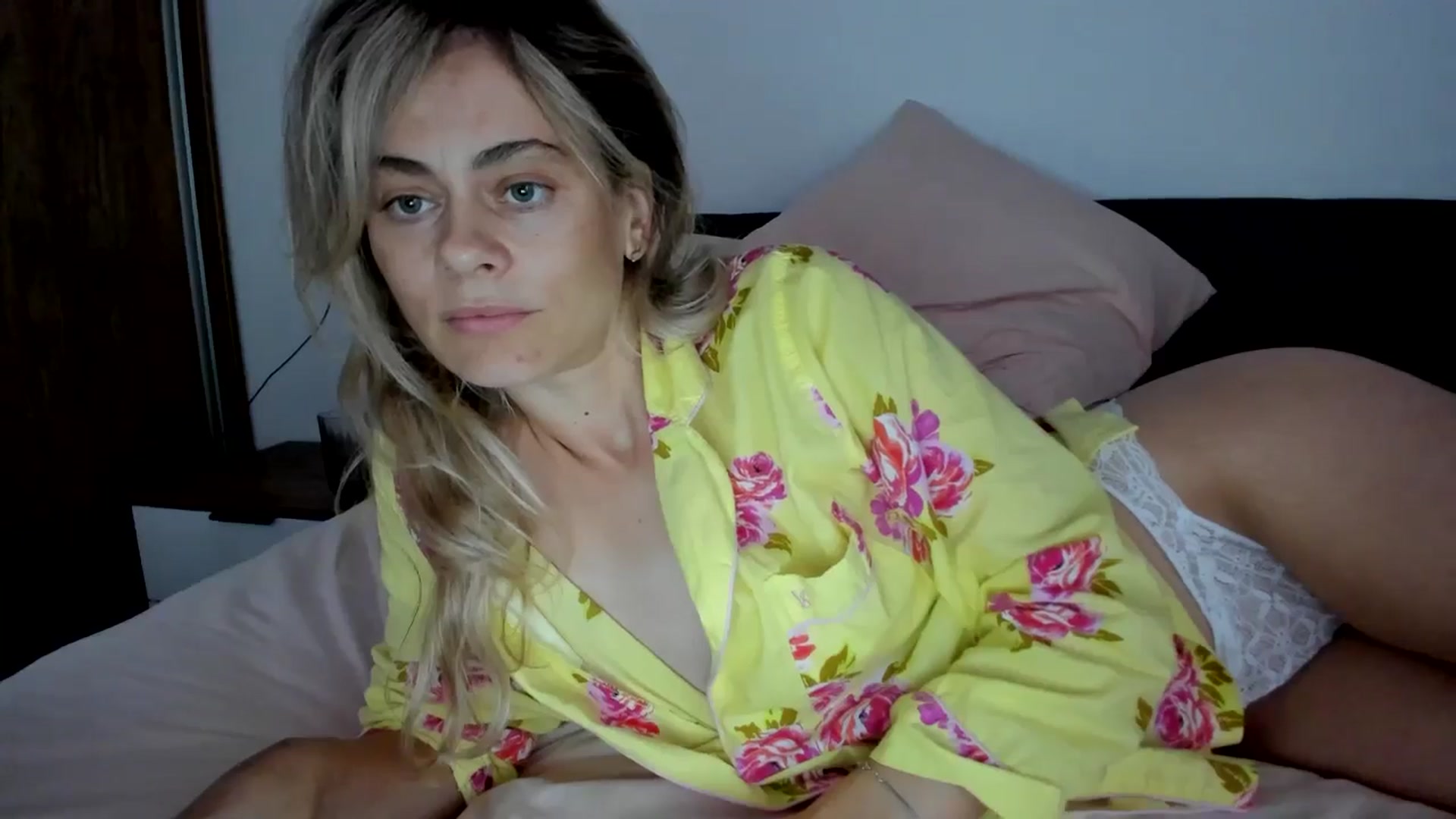 Gallery image thumbnail from DebbyPaige's myfreecams stream on, 07/25/2024, 15:44 image 10 of 20