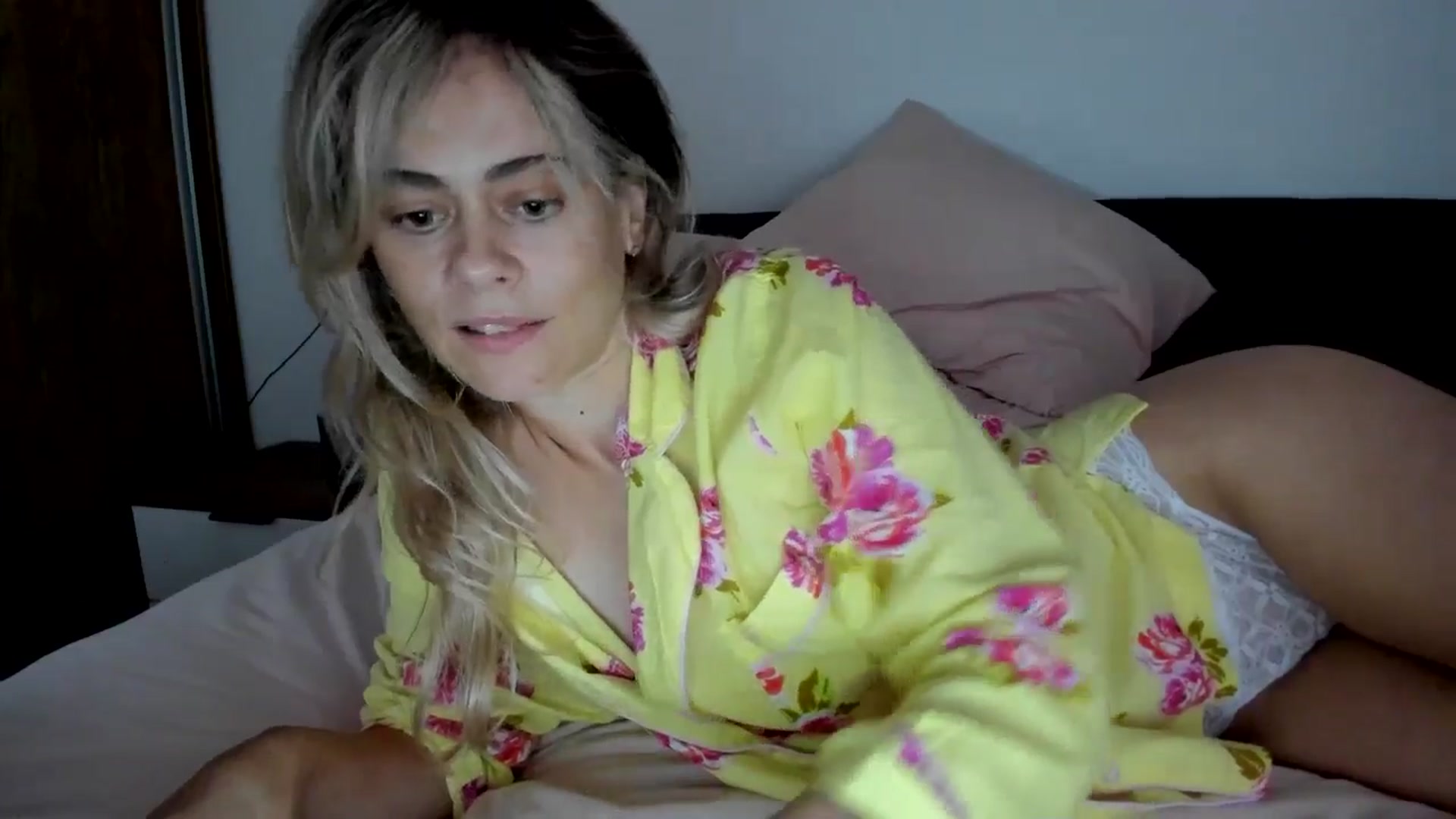Gallery image thumbnail from DebbyPaige's myfreecams stream on, 07/25/2024, 15:44 image 9 of 20