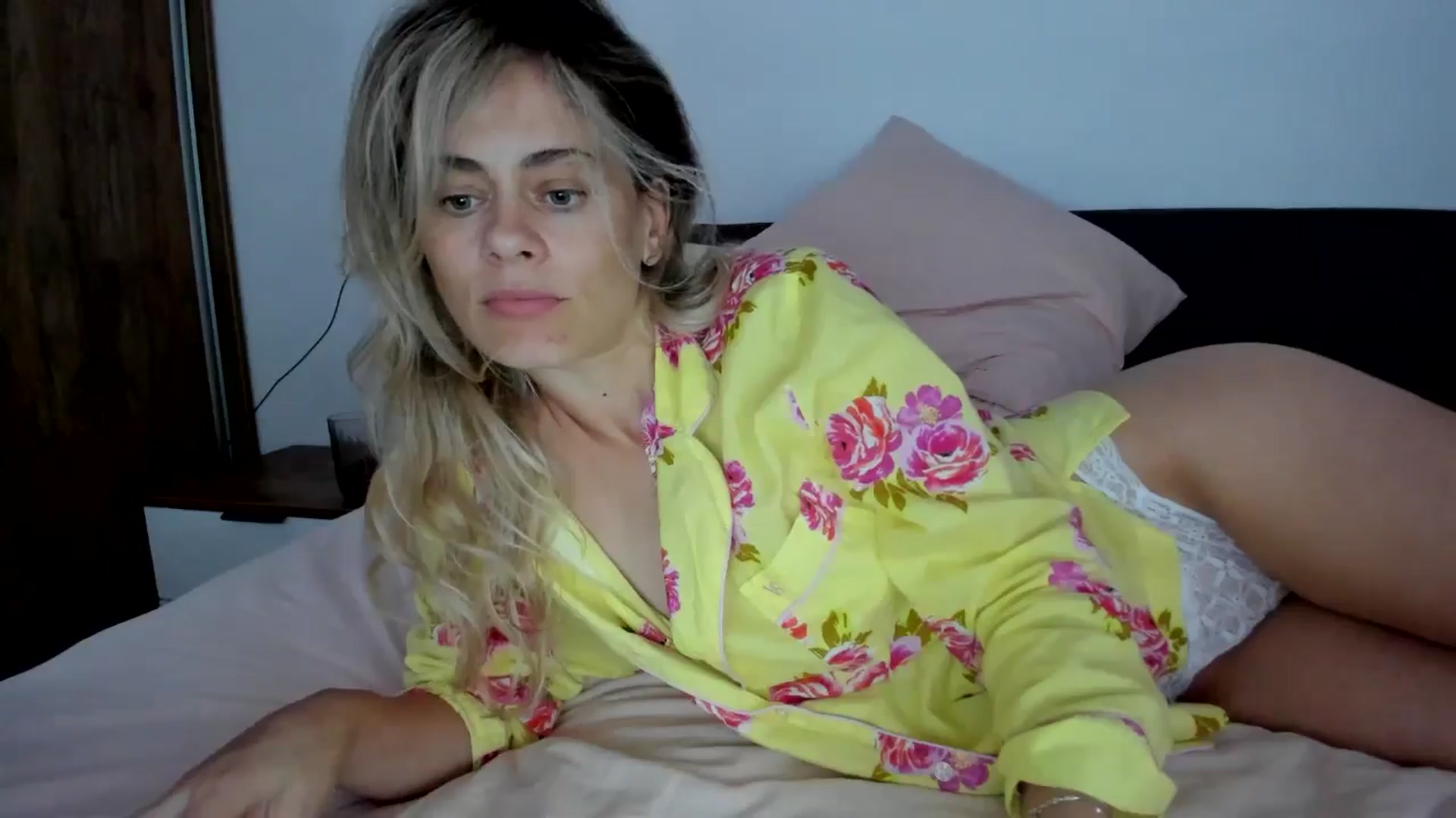 Gallery image thumbnail from DebbyPaige's myfreecams stream on, 07/25/2024, 15:44 image 8 of 20