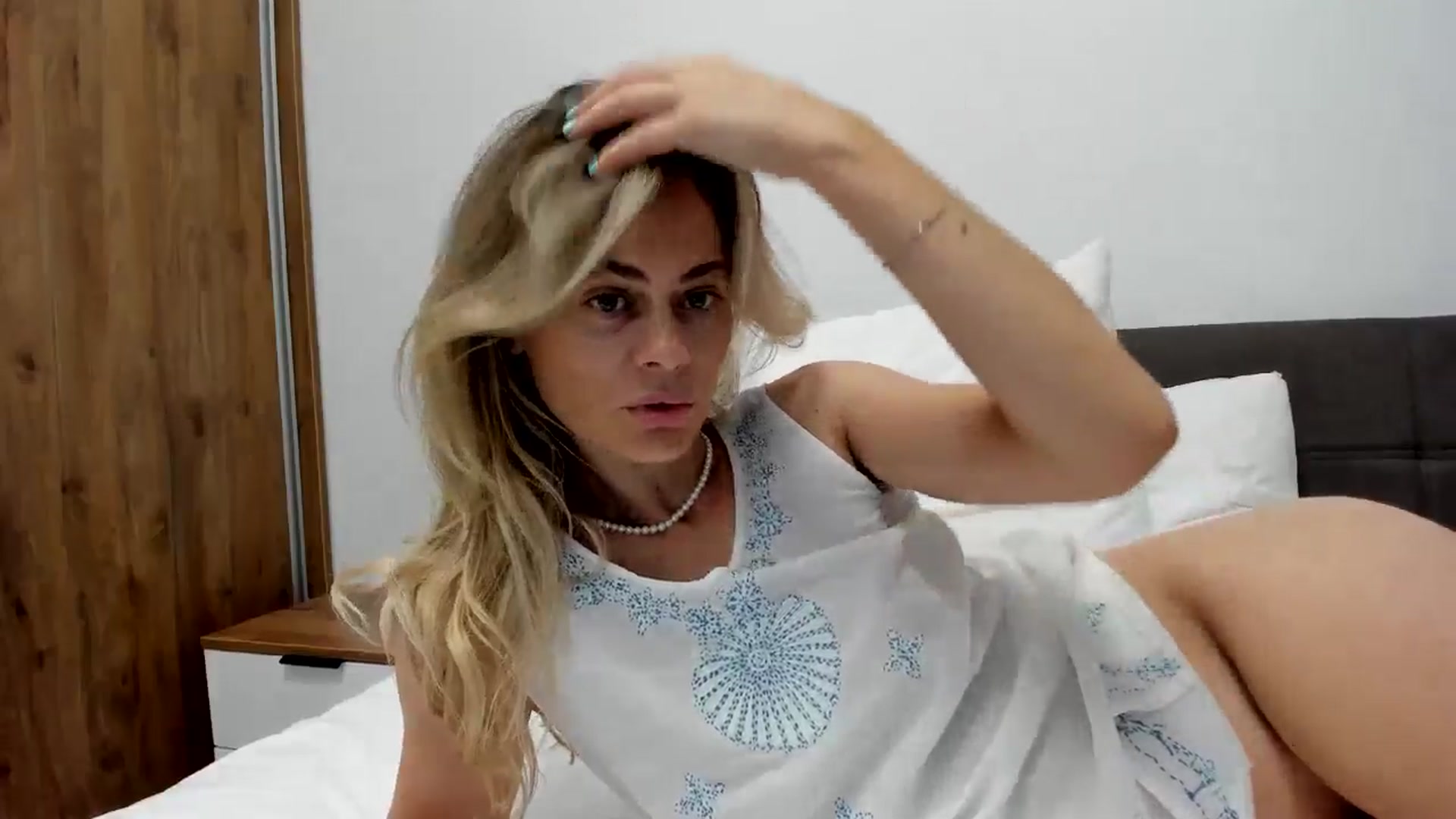 Gallery image thumbnail from DebbyPaige's myfreecams stream on, 07/27/2024, 21:05 image 10 of 20