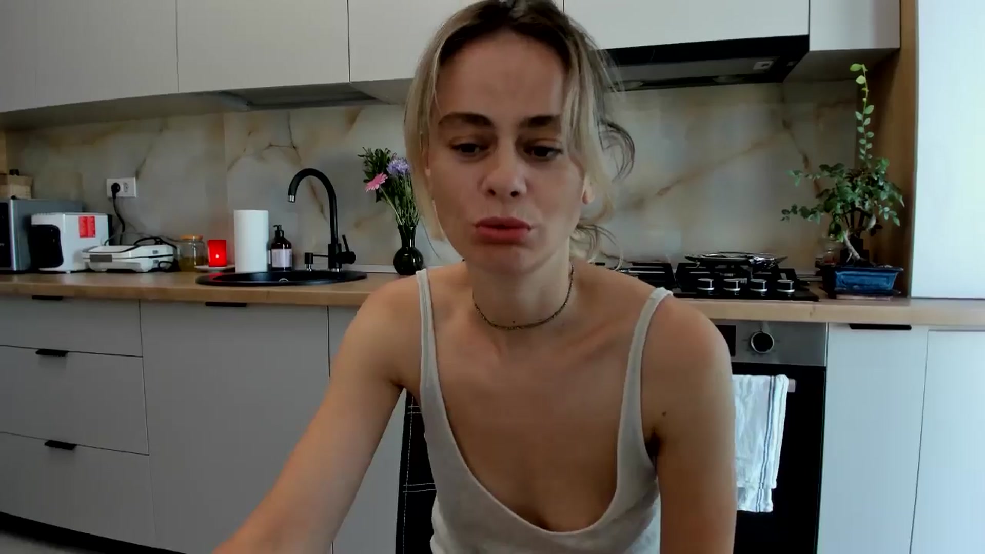 Gallery image thumbnail from DebbyPaige's myfreecams stream on, 07/28/2024, 15:18 image 6 of 20