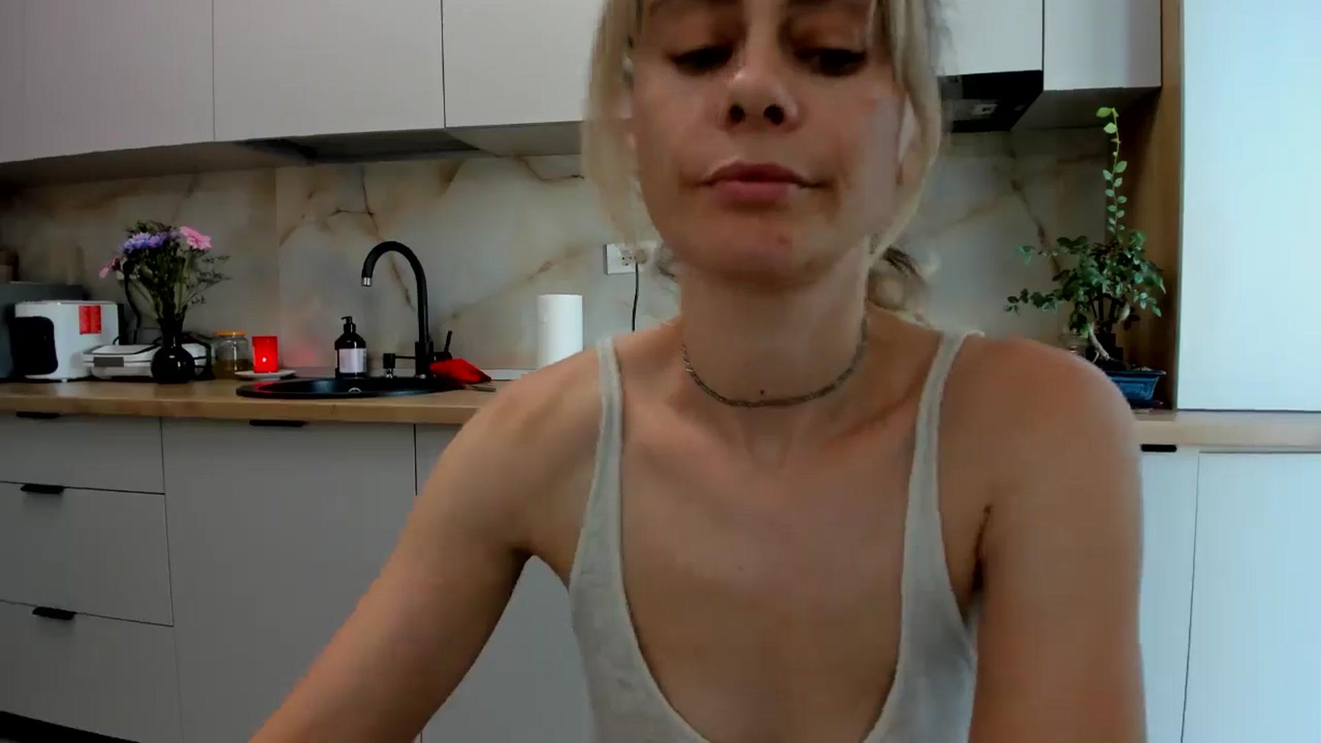 Gallery image thumbnail from DebbyPaige's myfreecams stream on, 07/28/2024, 17:10 image 3 of 20