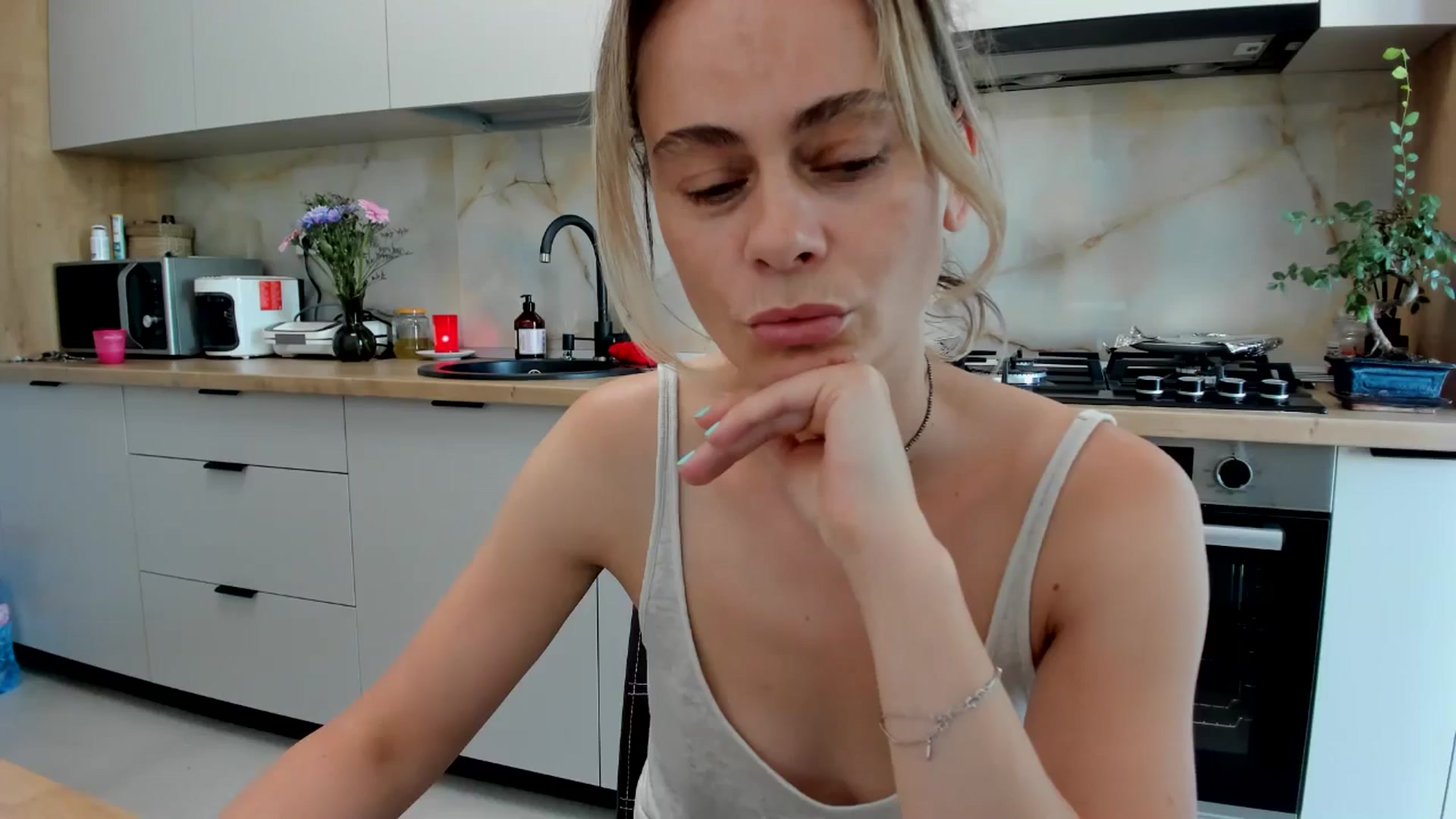 Gallery image thumbnail from DebbyPaige's myfreecams stream on, 07/28/2024, 17:10 image 2 of 20