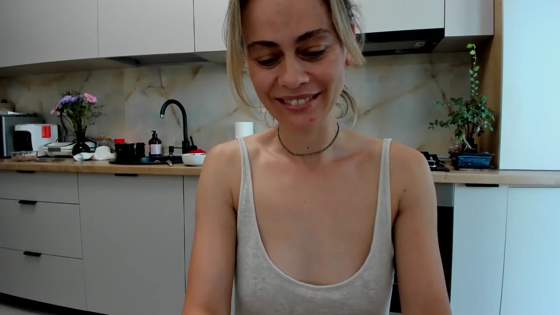 Gallery image thumbnail from DebbyPaige's myfreecams stream on, 07/28/2024, 17:10 image 13 of 20