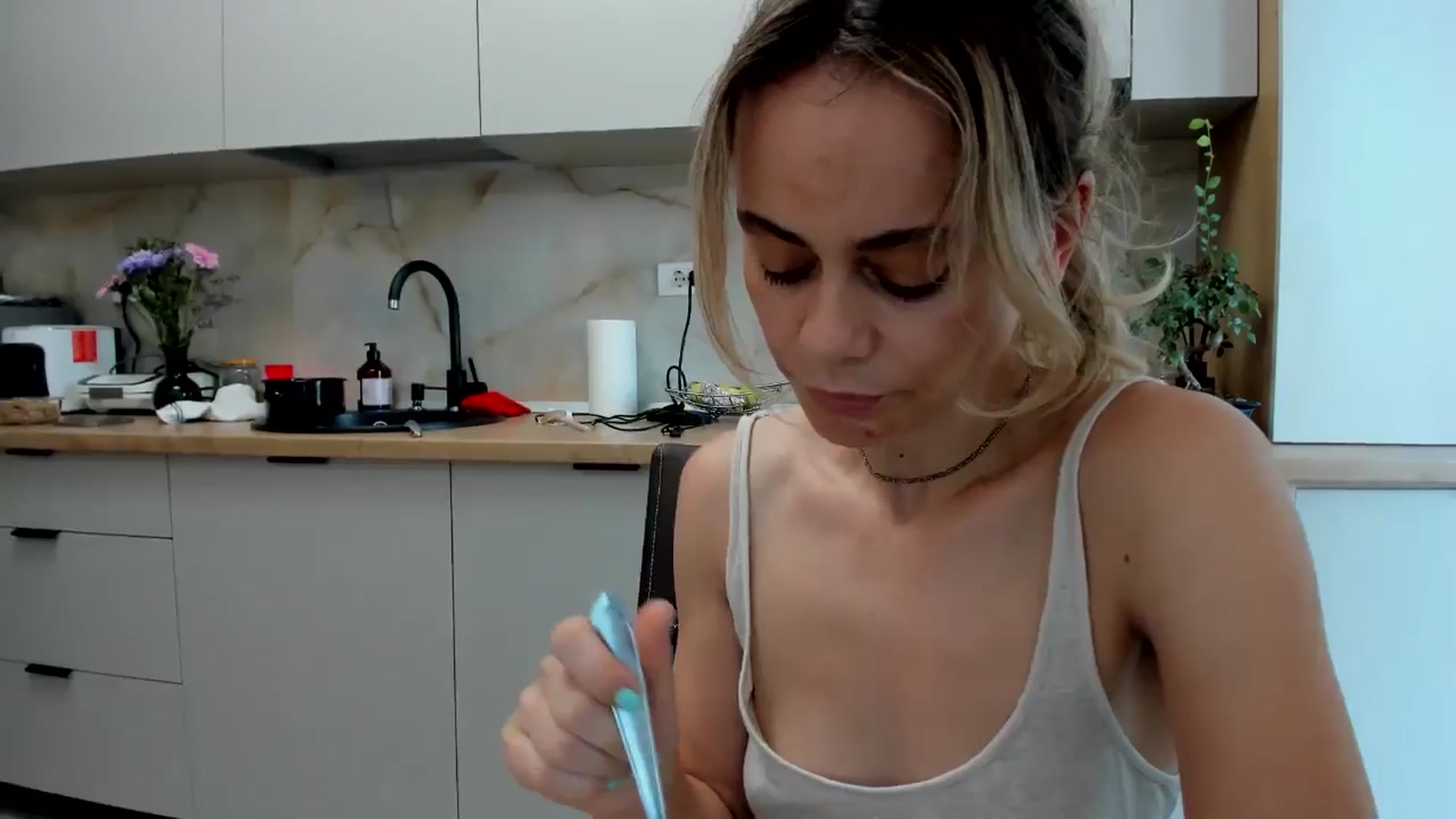 Gallery image thumbnail from DebbyPaige's myfreecams stream on, 07/28/2024, 17:10 image 17 of 20
