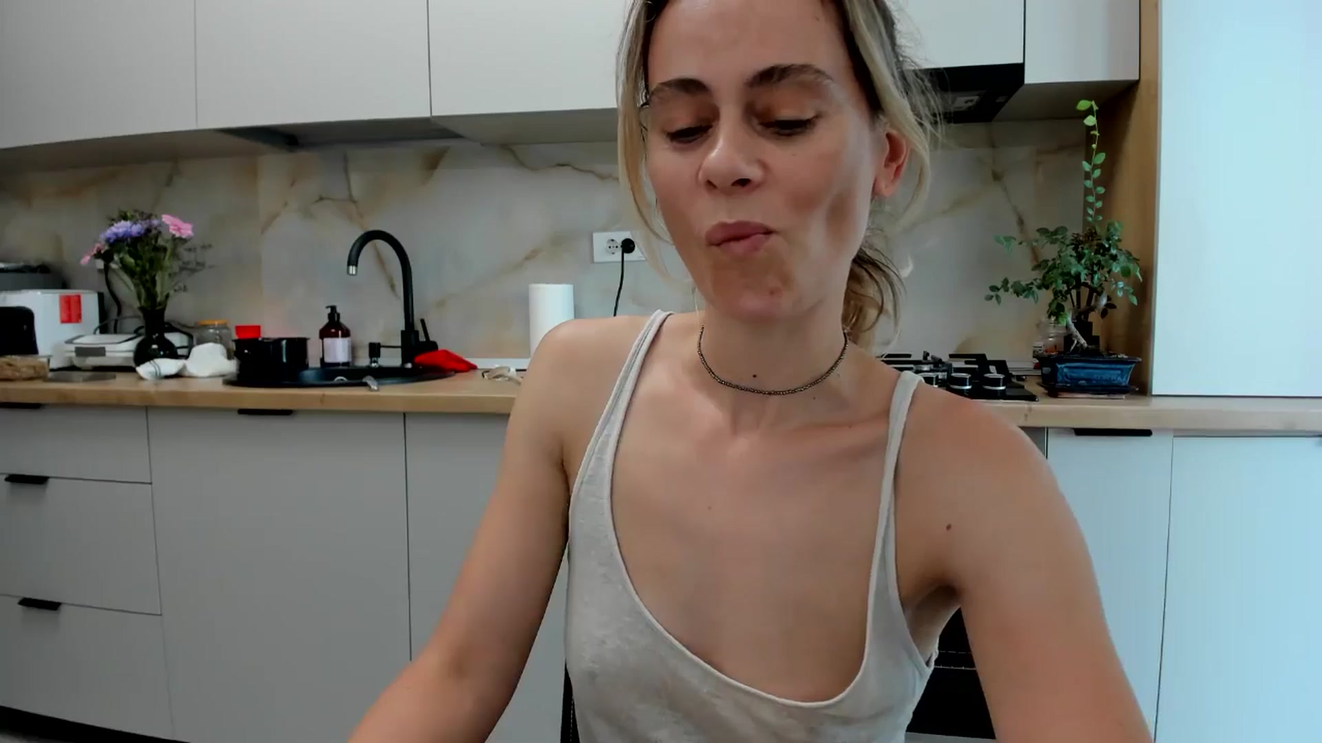 Gallery image thumbnail from DebbyPaige's myfreecams stream on, 07/28/2024, 17:10 image 18 of 20
