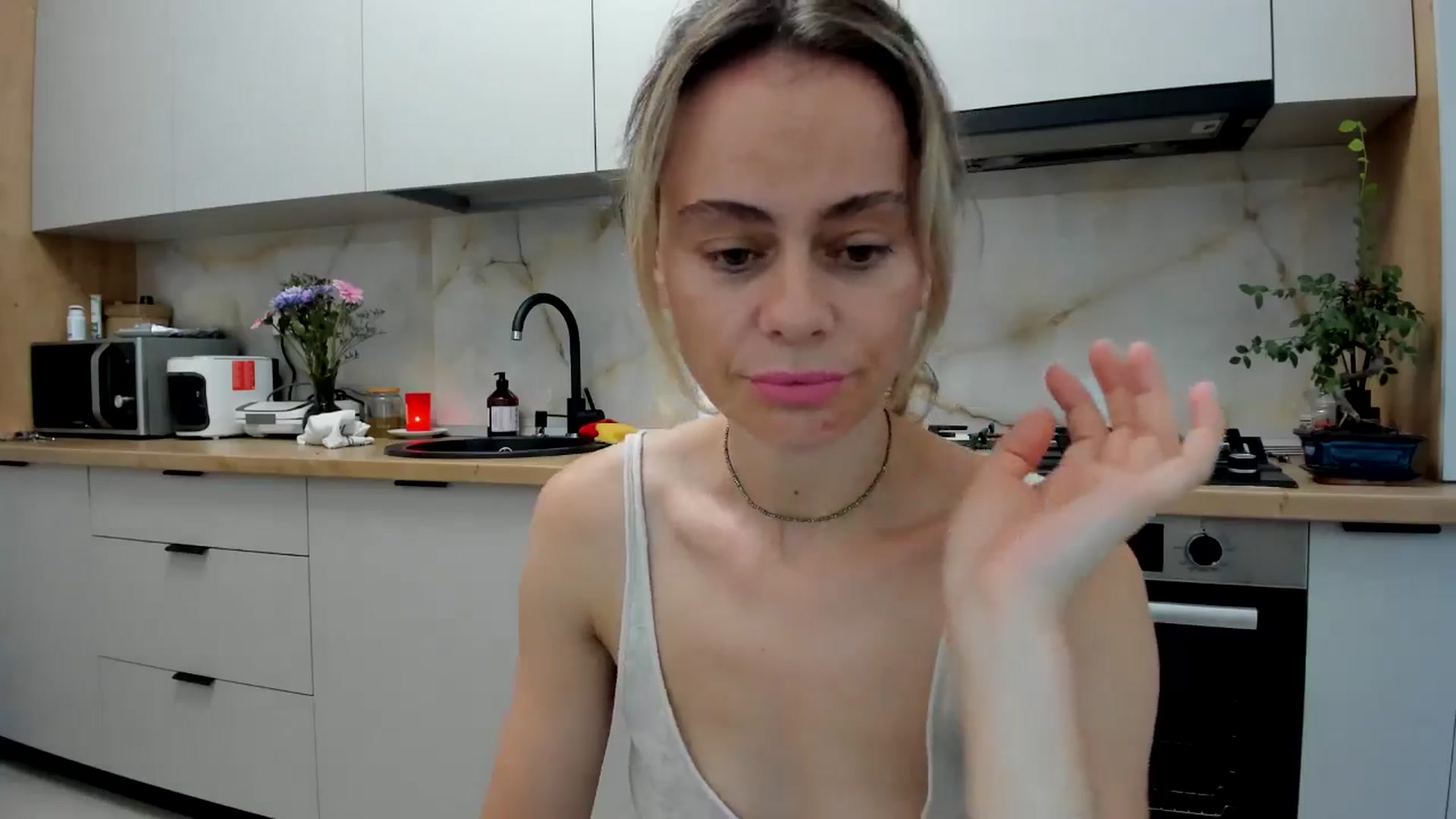 Gallery image thumbnail from DebbyPaige's myfreecams stream on, 07/28/2024, 17:50 image 16 of 20
