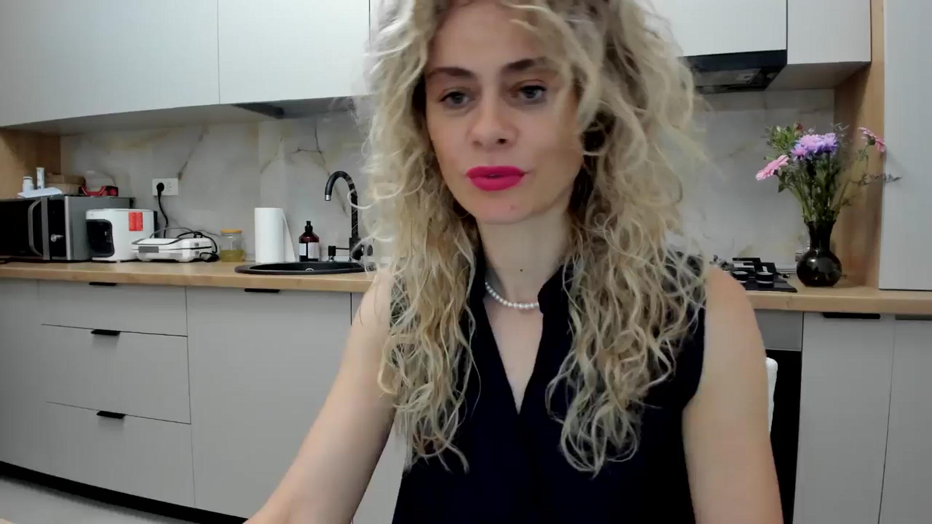 Gallery image thumbnail from DebbyPaige's myfreecams stream on, 07/30/2024, 21:26 image 7 of 20