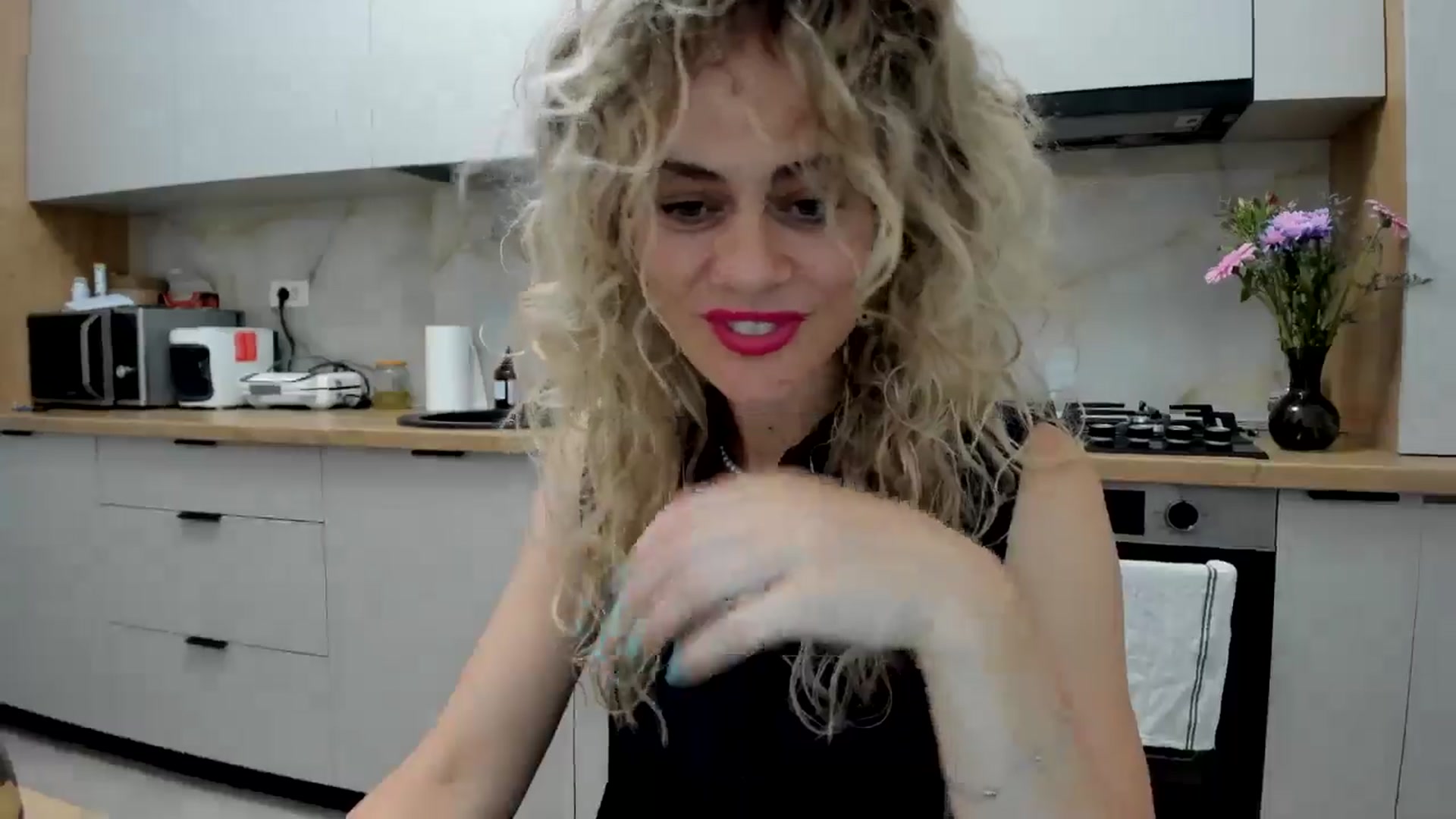Gallery image thumbnail from DebbyPaige's myfreecams stream on, 07/30/2024, 21:26 image 6 of 20