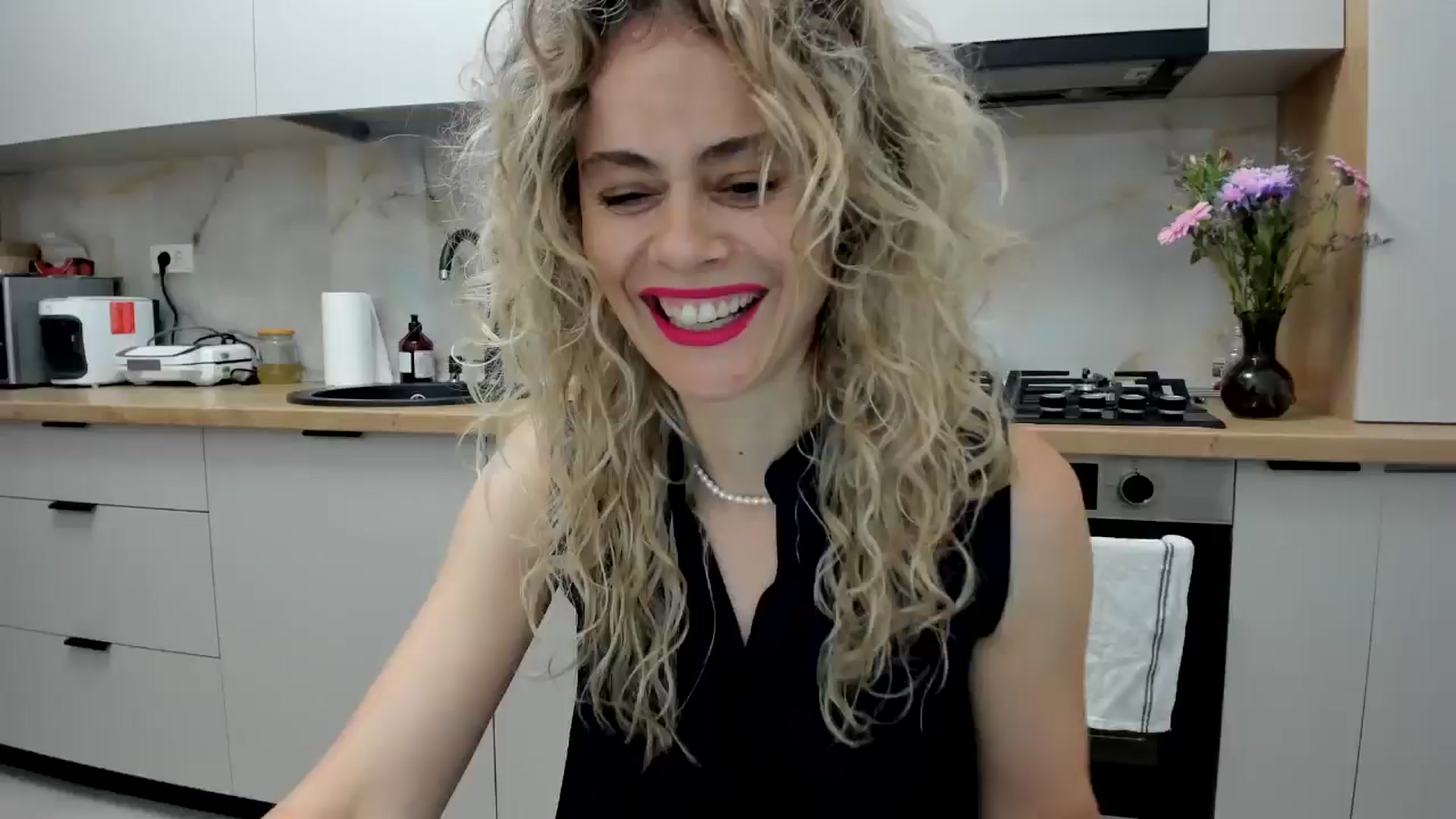 Gallery image thumbnail from DebbyPaige's myfreecams stream on, 07/30/2024, 21:26 image 1 of 20