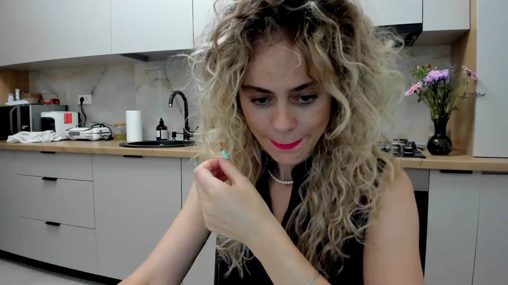 Gallery image thumbnail from DebbyPaige's myfreecams stream on, 07/30/2024, 21:26 image 13 of 20