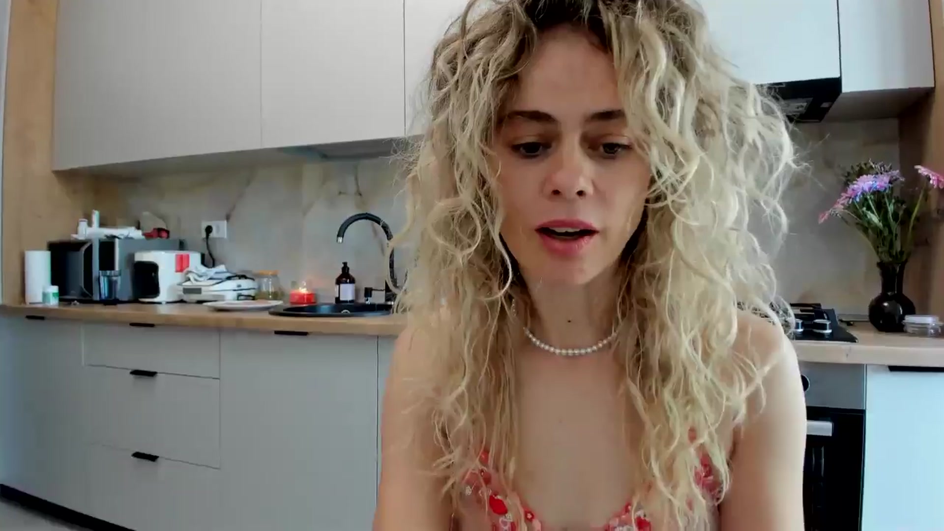 Gallery image thumbnail from DebbyPaige's myfreecams stream on, 07/31/2024, 09:38 image 14 of 20