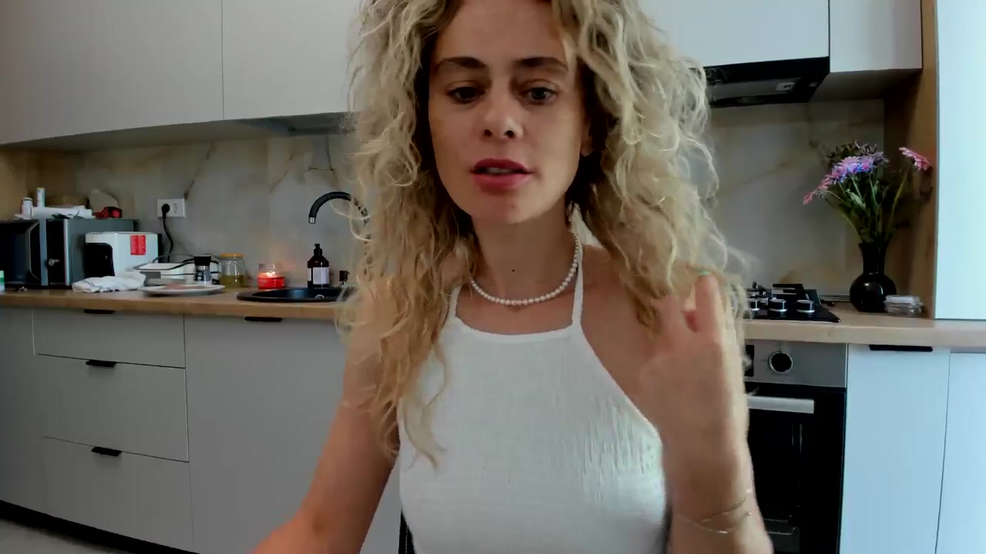Gallery image thumbnail from DebbyPaige's myfreecams stream on, 07/31/2024, 09:38 image 20 of 20