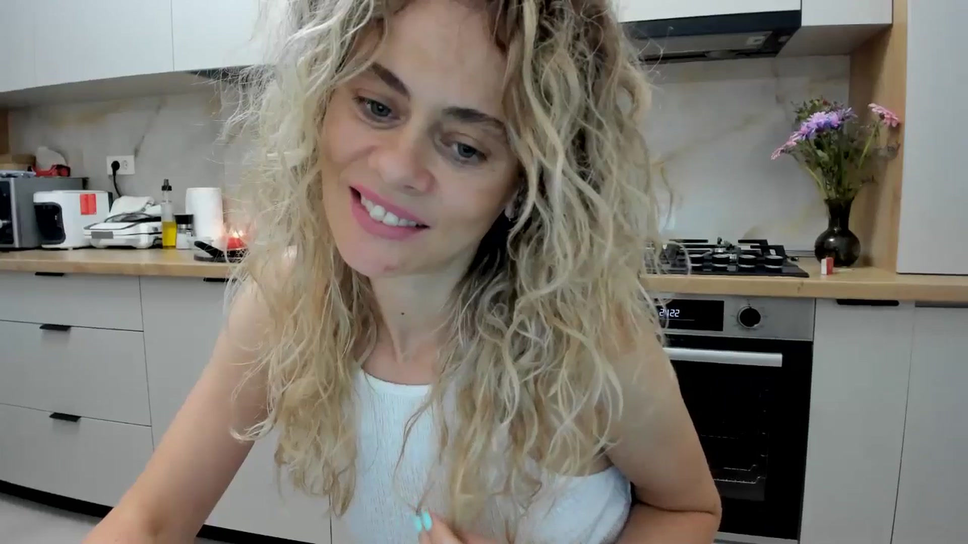 Gallery image thumbnail from DebbyPaige's myfreecams stream on, 07/31/2024, 19:51 image 6 of 20