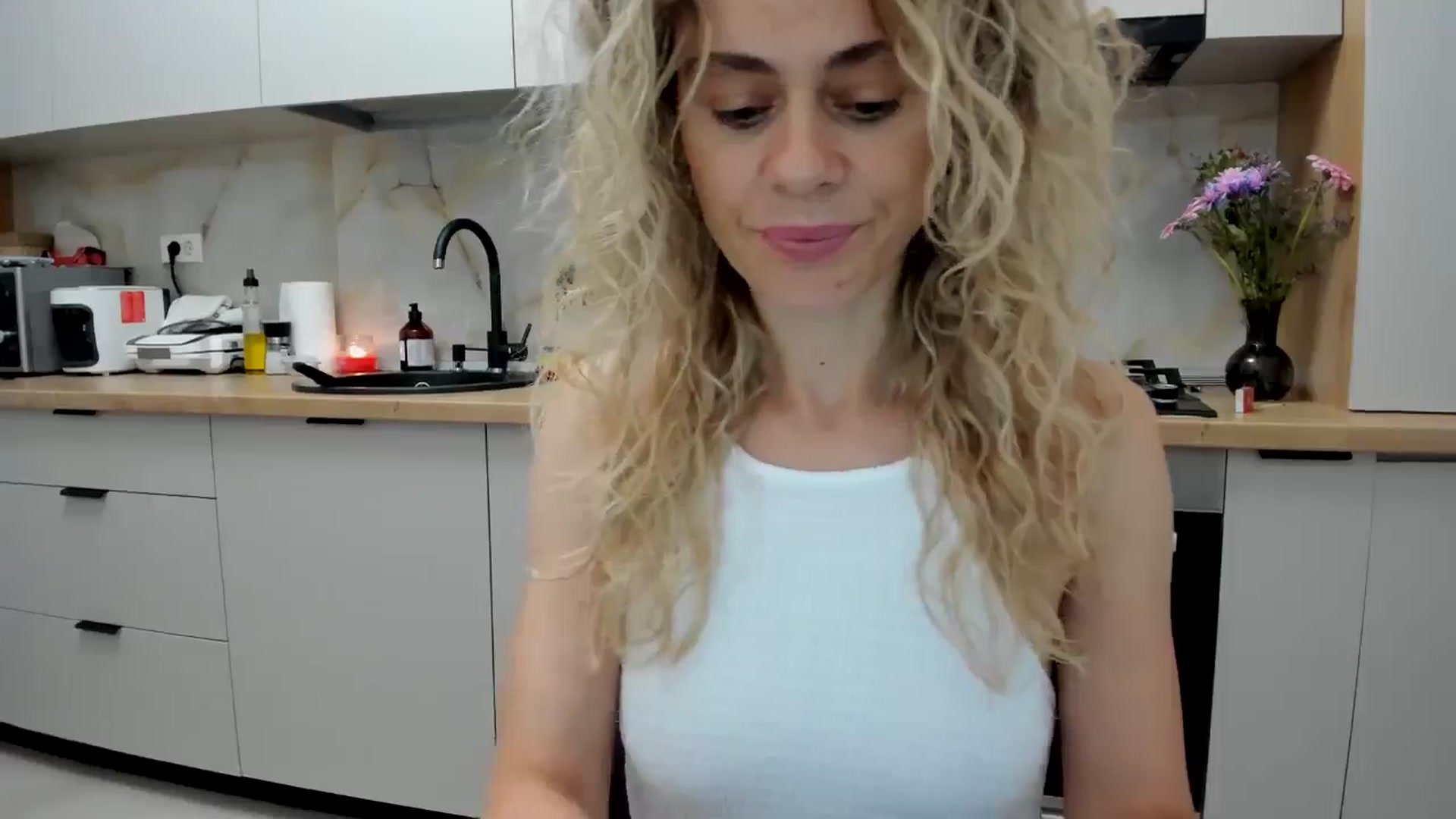 Gallery image thumbnail from DebbyPaige's myfreecams stream on, 07/31/2024, 19:51 image 7 of 20