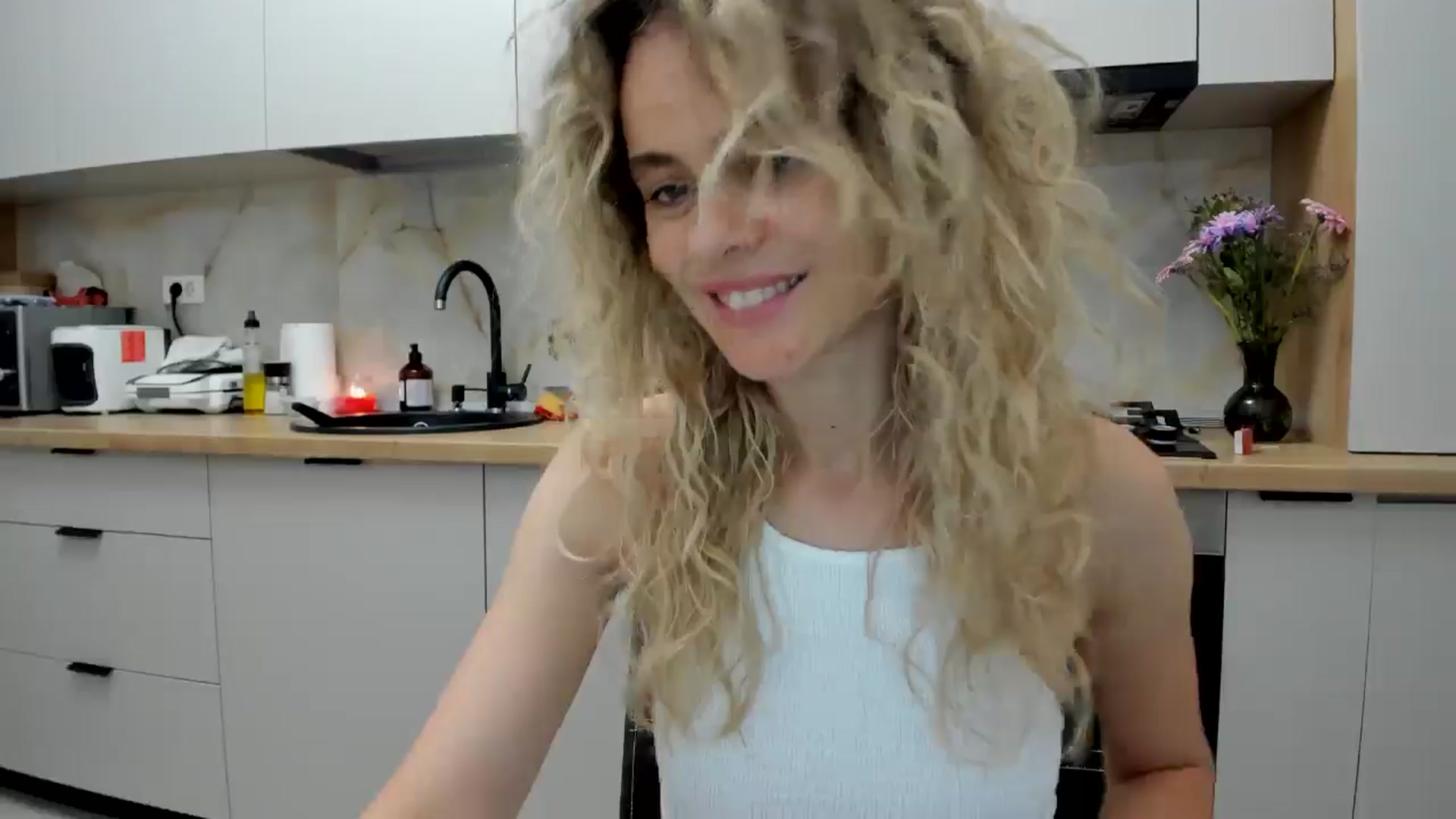 Gallery image thumbnail from DebbyPaige's myfreecams stream on, 07/31/2024, 19:51 image 11 of 20