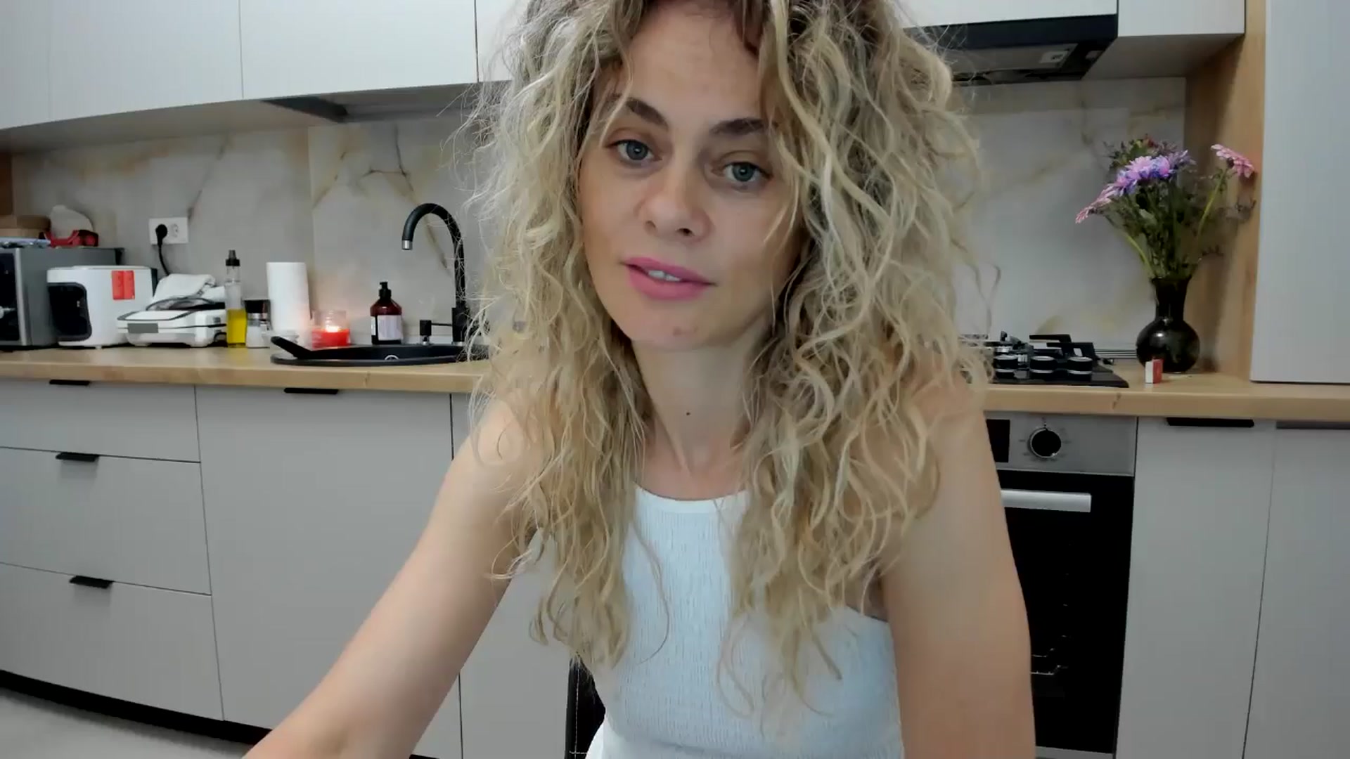 Gallery image thumbnail from DebbyPaige's myfreecams stream on, 07/31/2024, 19:51 image 2 of 20