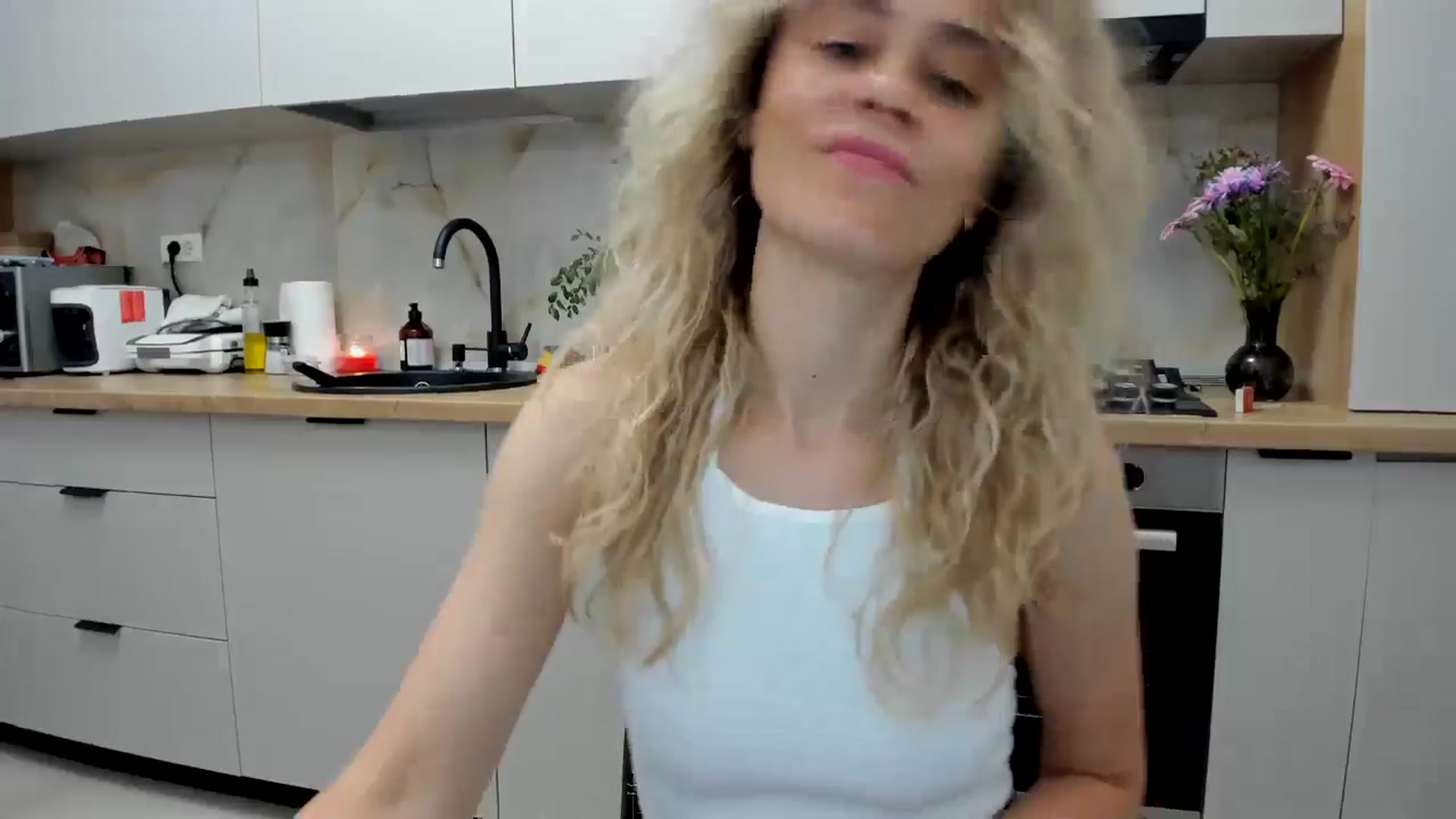 Gallery image thumbnail from DebbyPaige's myfreecams stream on, 07/31/2024, 19:51 image 10 of 20