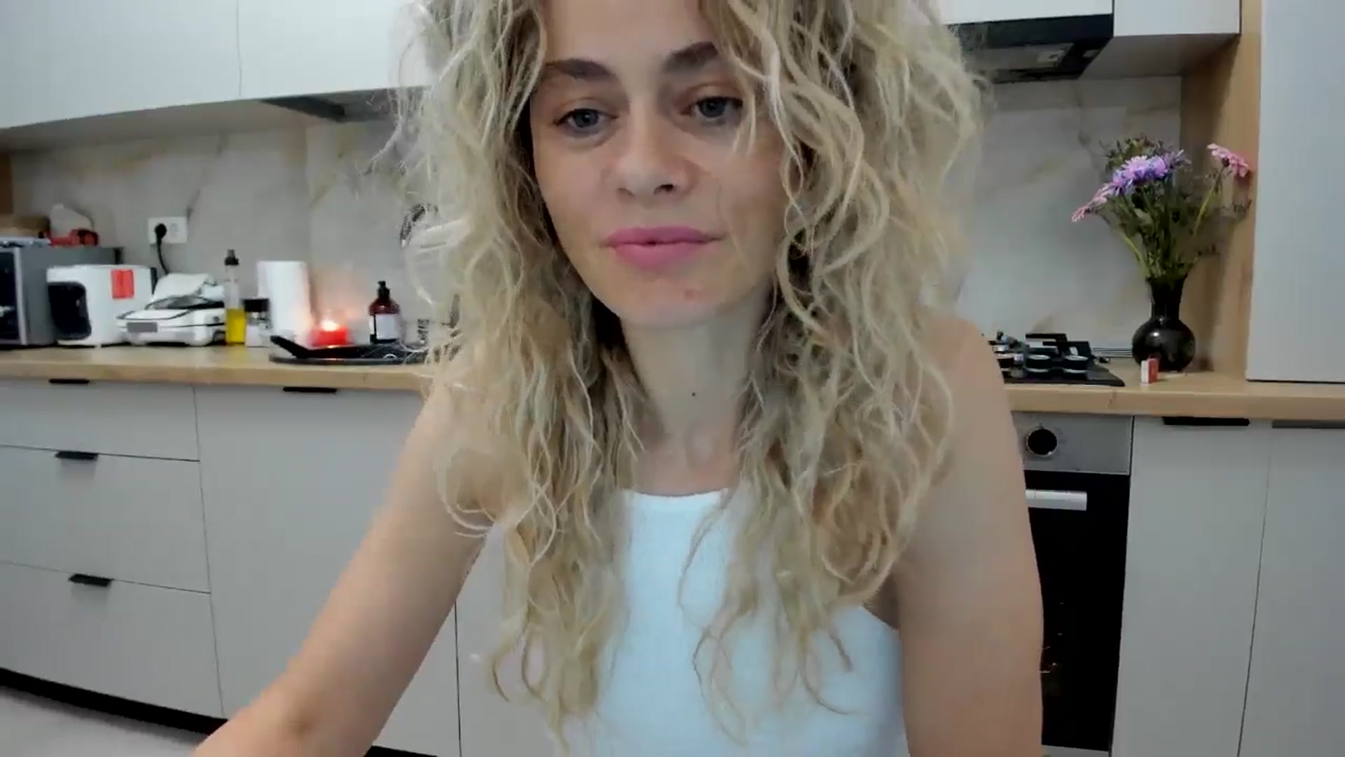 Gallery image thumbnail from DebbyPaige's myfreecams stream on, 07/31/2024, 19:51 image 4 of 20