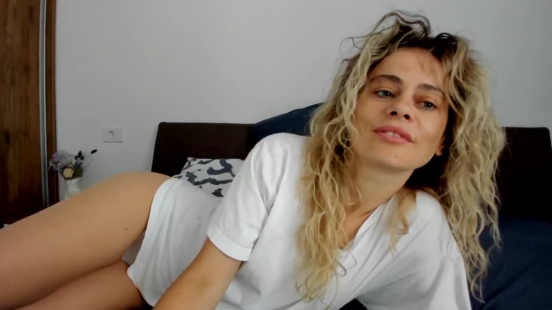 Gallery image thumbnail from DebbyPaige's myfreecams stream on, 08/02/2024, 08:43 image 4 of 20