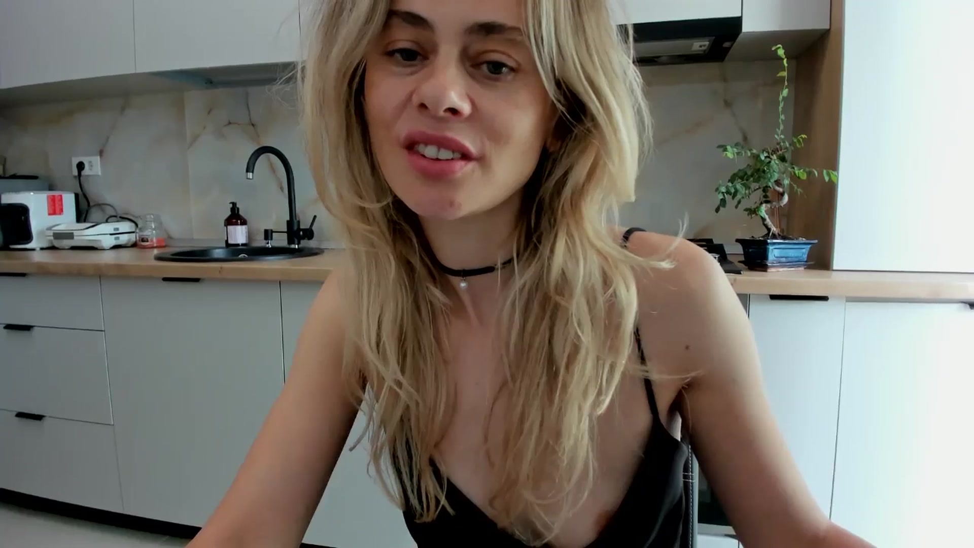 Gallery image thumbnail from DebbyPaige's myfreecams stream on, 08/06/2024, 08:39 image 18 of 20