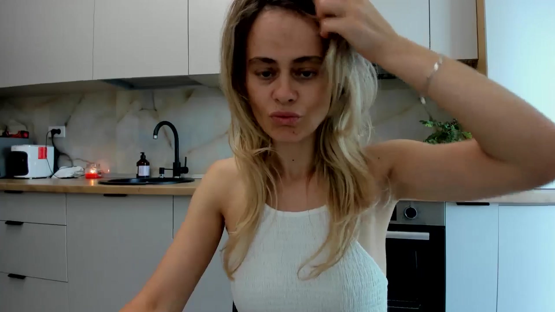 Gallery image thumbnail from DebbyPaige's myfreecams stream on, 08/07/2024, 15:24 image 2 of 20