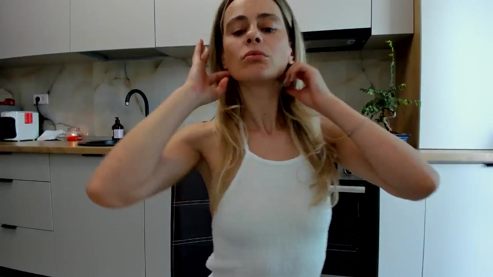 Gallery image thumbnail from DebbyPaige's myfreecams stream on, 08/07/2024, 15:24 image 7 of 20