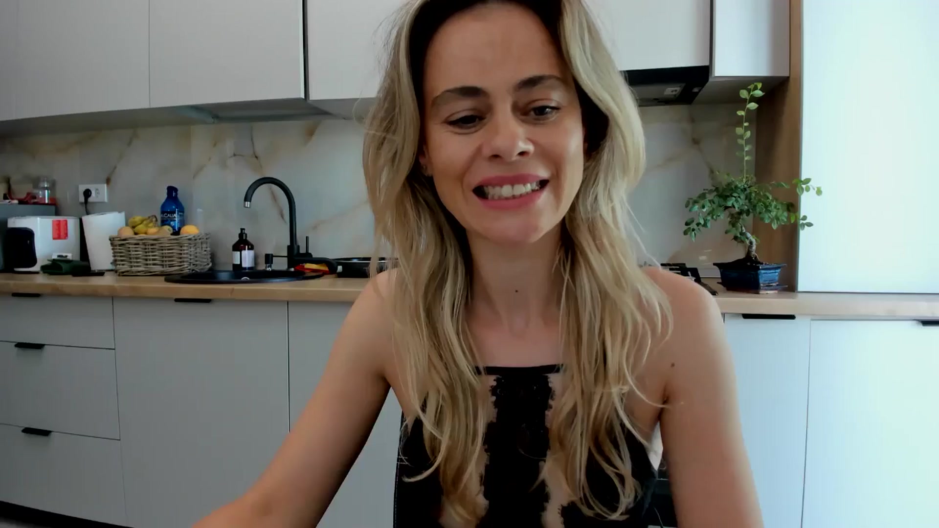 Gallery image thumbnail from DebbyPaige's myfreecams stream on, 08/14/2024, 14:04 image 2 of 20
