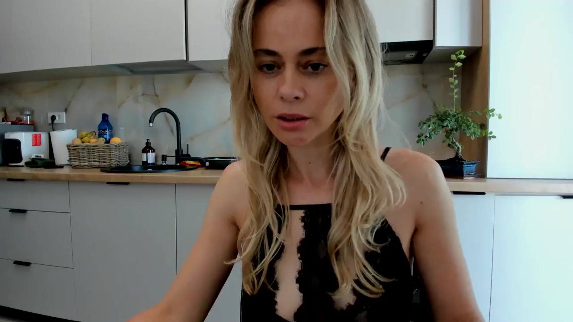 Gallery image thumbnail from DebbyPaige's myfreecams stream on, 08/14/2024, 14:04 image 4 of 20