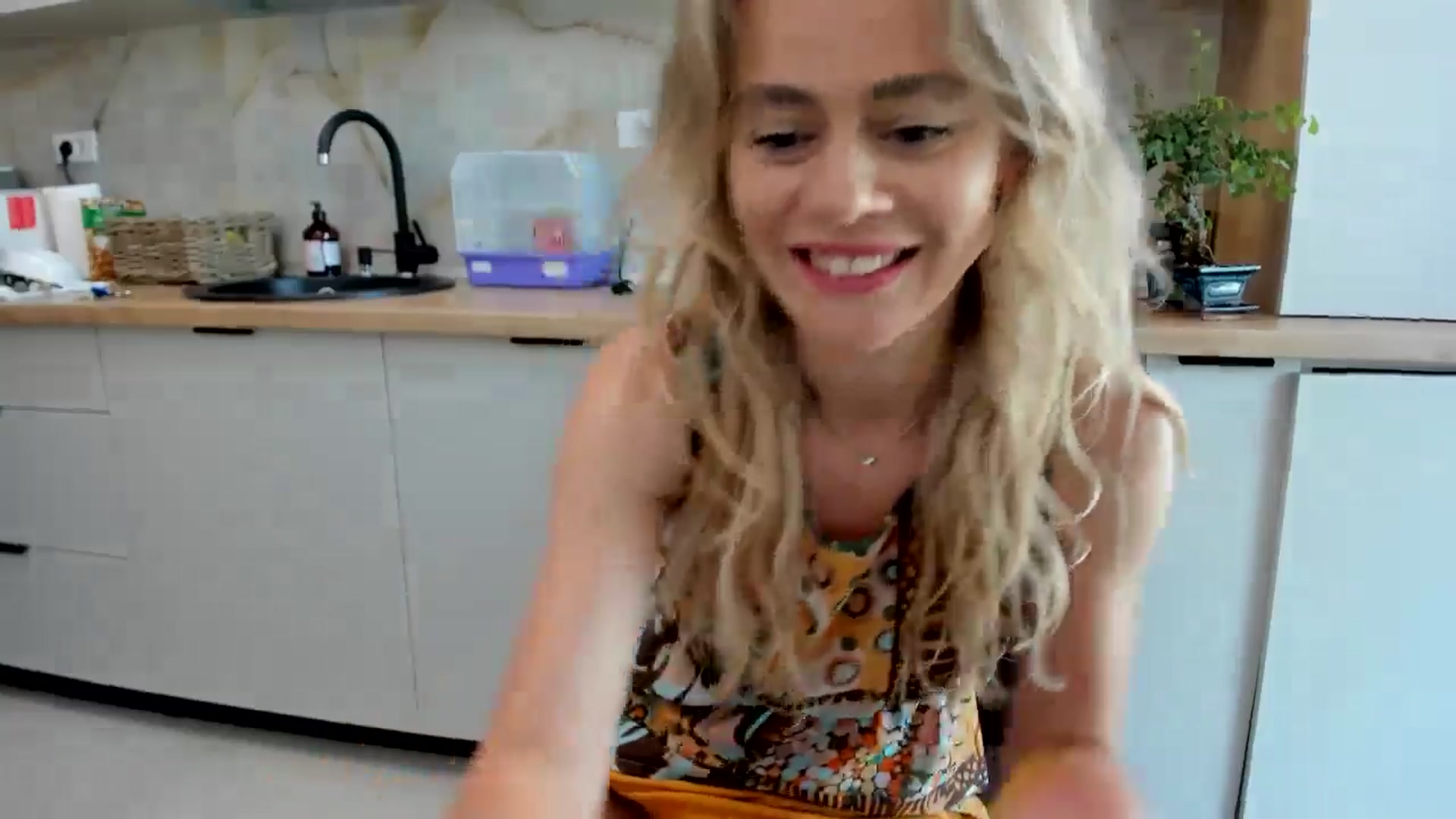 Gallery image thumbnail from DebbyPaige's myfreecams stream on, 08/16/2024, 13:23 image 6 of 20