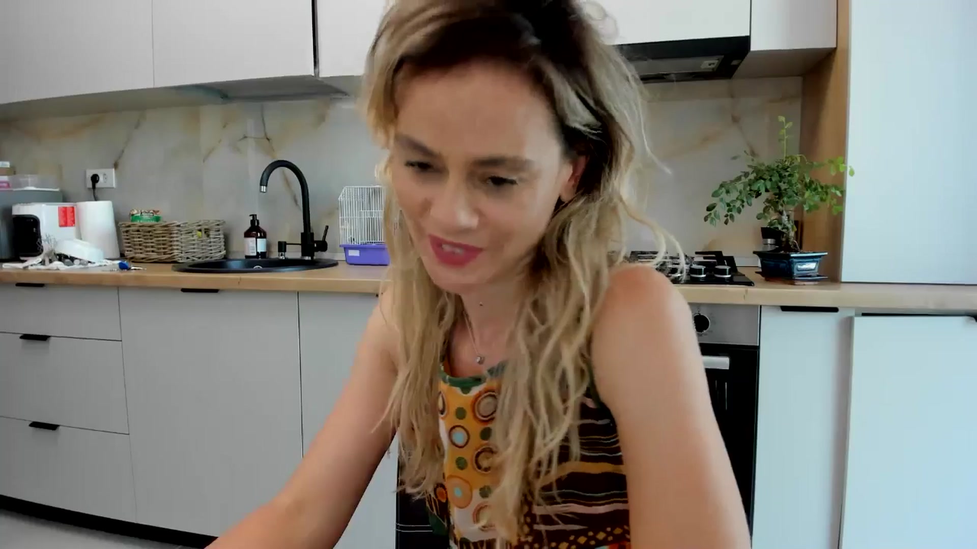 Gallery image thumbnail from DebbyPaige's myfreecams stream on, 08/16/2024, 13:23 image 17 of 20