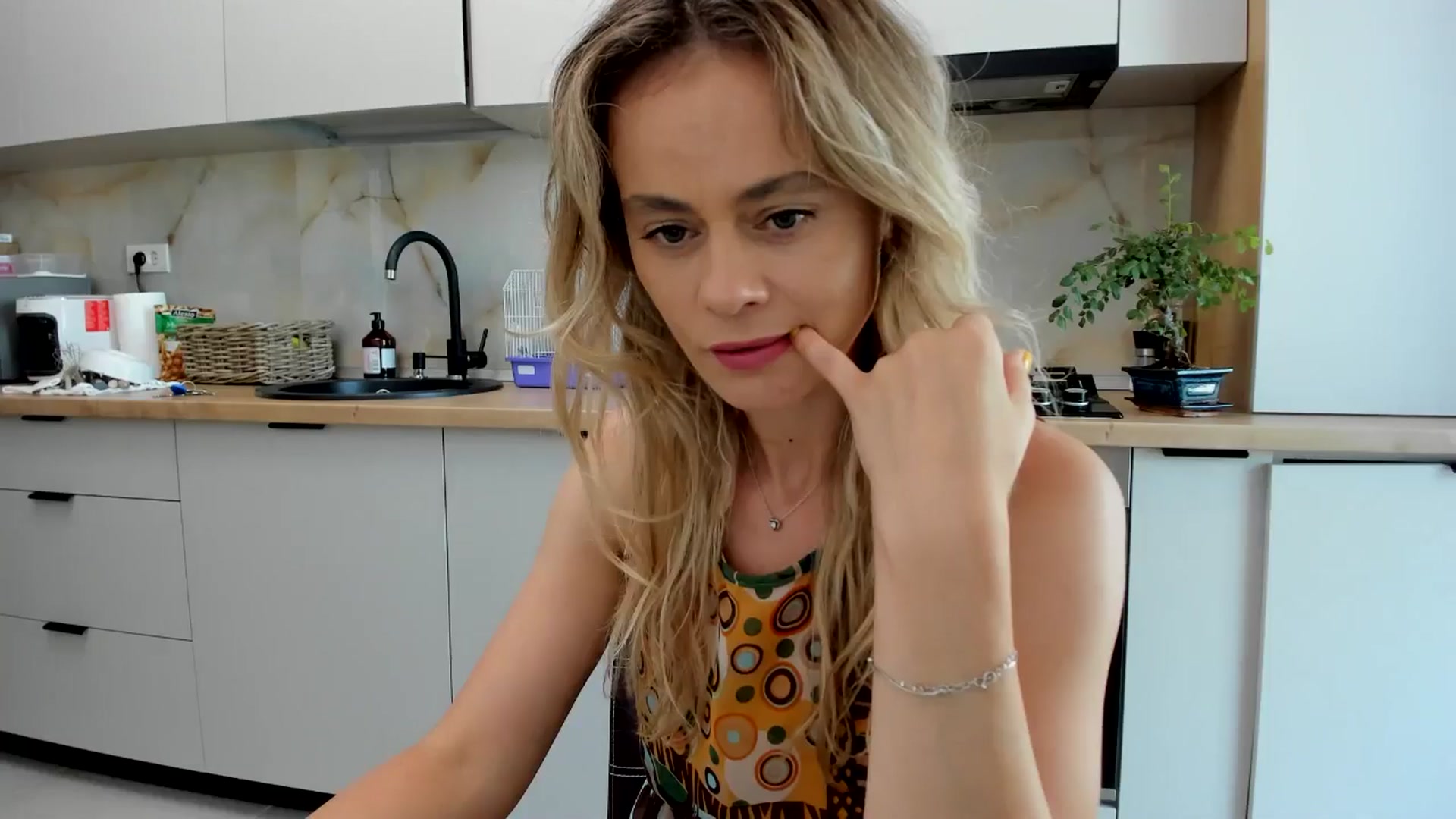 Gallery image thumbnail from DebbyPaige's myfreecams stream on, 08/16/2024, 13:23 image 13 of 20