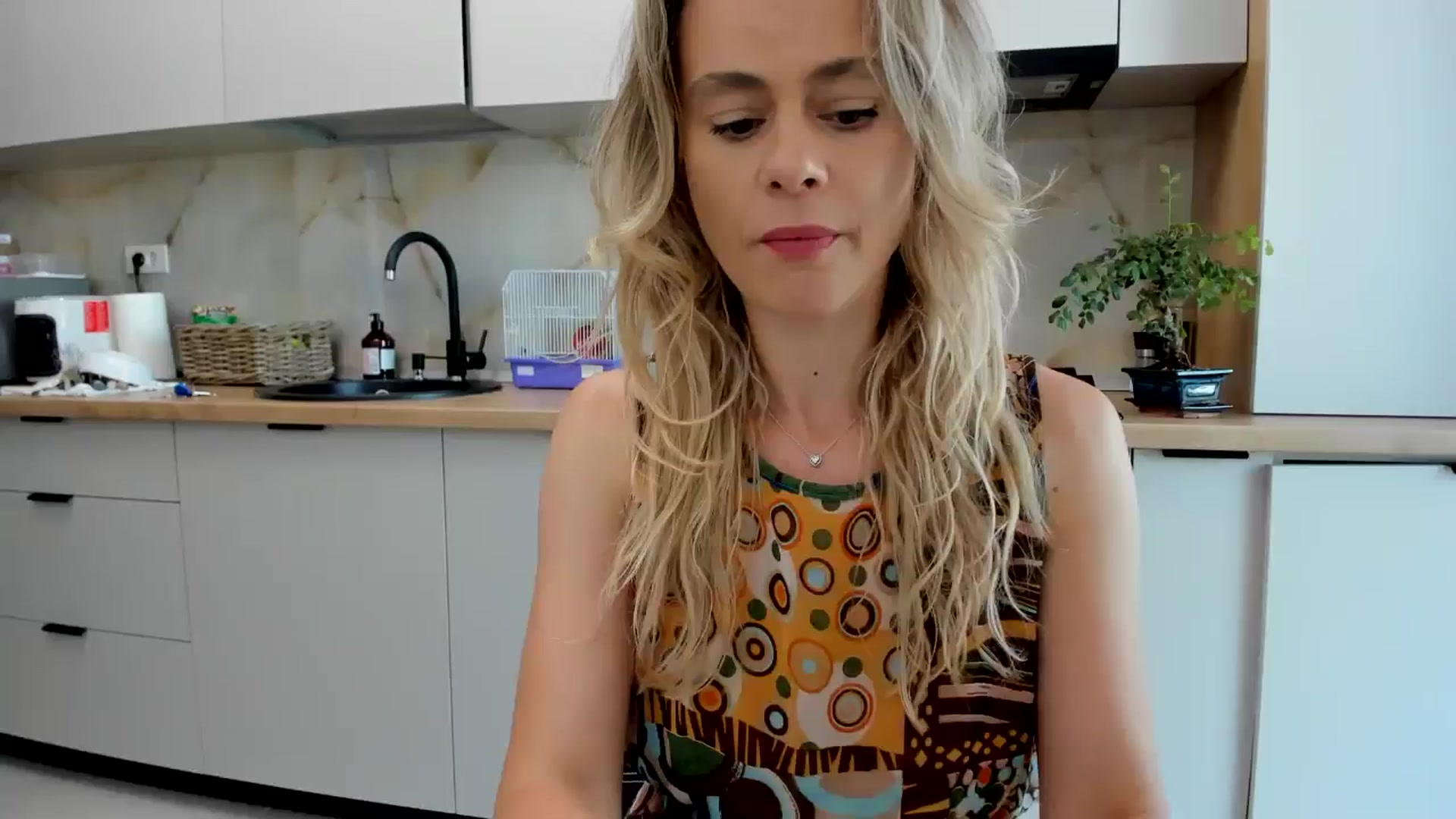 Gallery image thumbnail from DebbyPaige's myfreecams stream on, 08/16/2024, 13:23 image 15 of 20