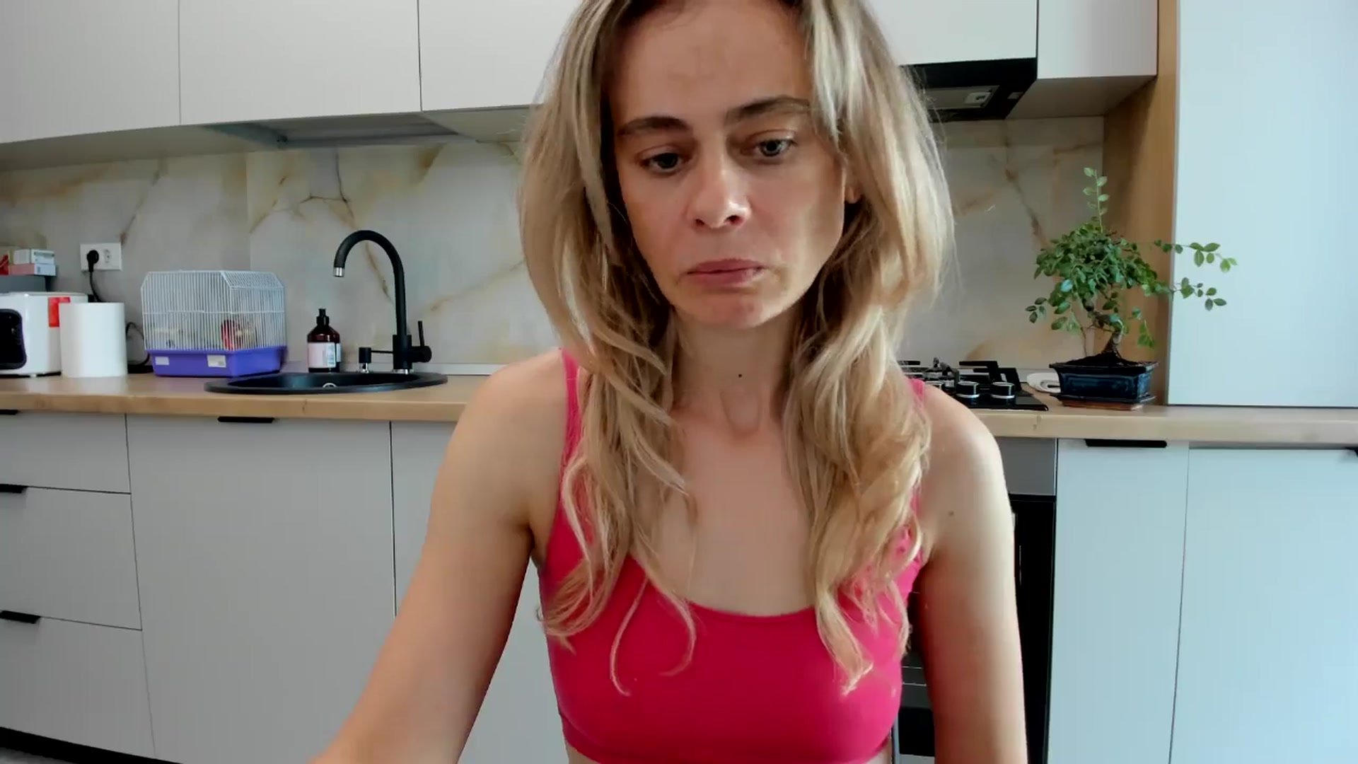 Gallery image thumbnail from DebbyPaige's myfreecams stream on, 08/23/2024, 11:14 image 3 of 20