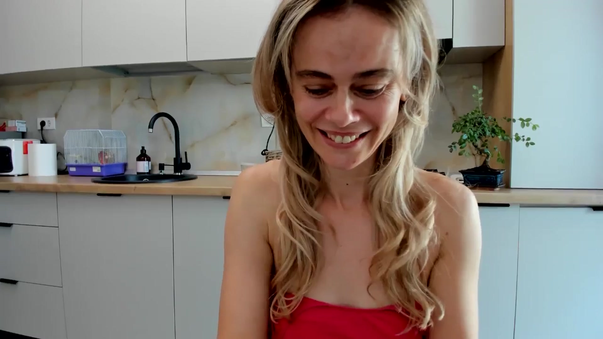 Gallery image thumbnail from DebbyPaige's myfreecams stream on, 08/23/2024, 11:14 image 7 of 20