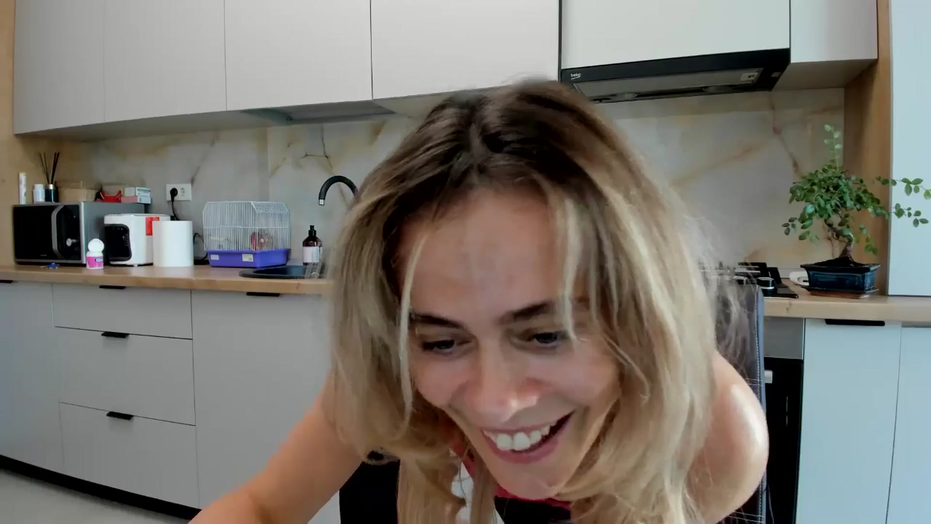 Gallery image thumbnail from DebbyPaige's myfreecams stream on, 08/23/2024, 11:14 image 11 of 20