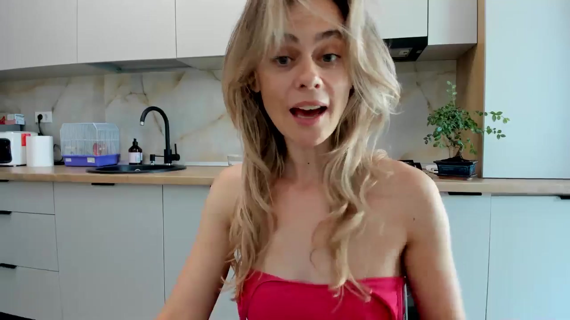 Gallery image thumbnail from DebbyPaige's myfreecams stream on, 08/23/2024, 11:14 image 9 of 20